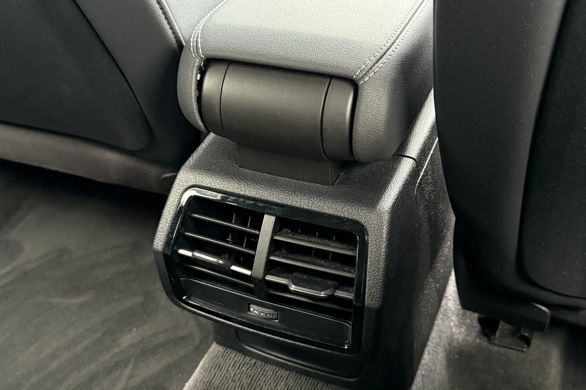Audi Q3 thumbnail image number 39