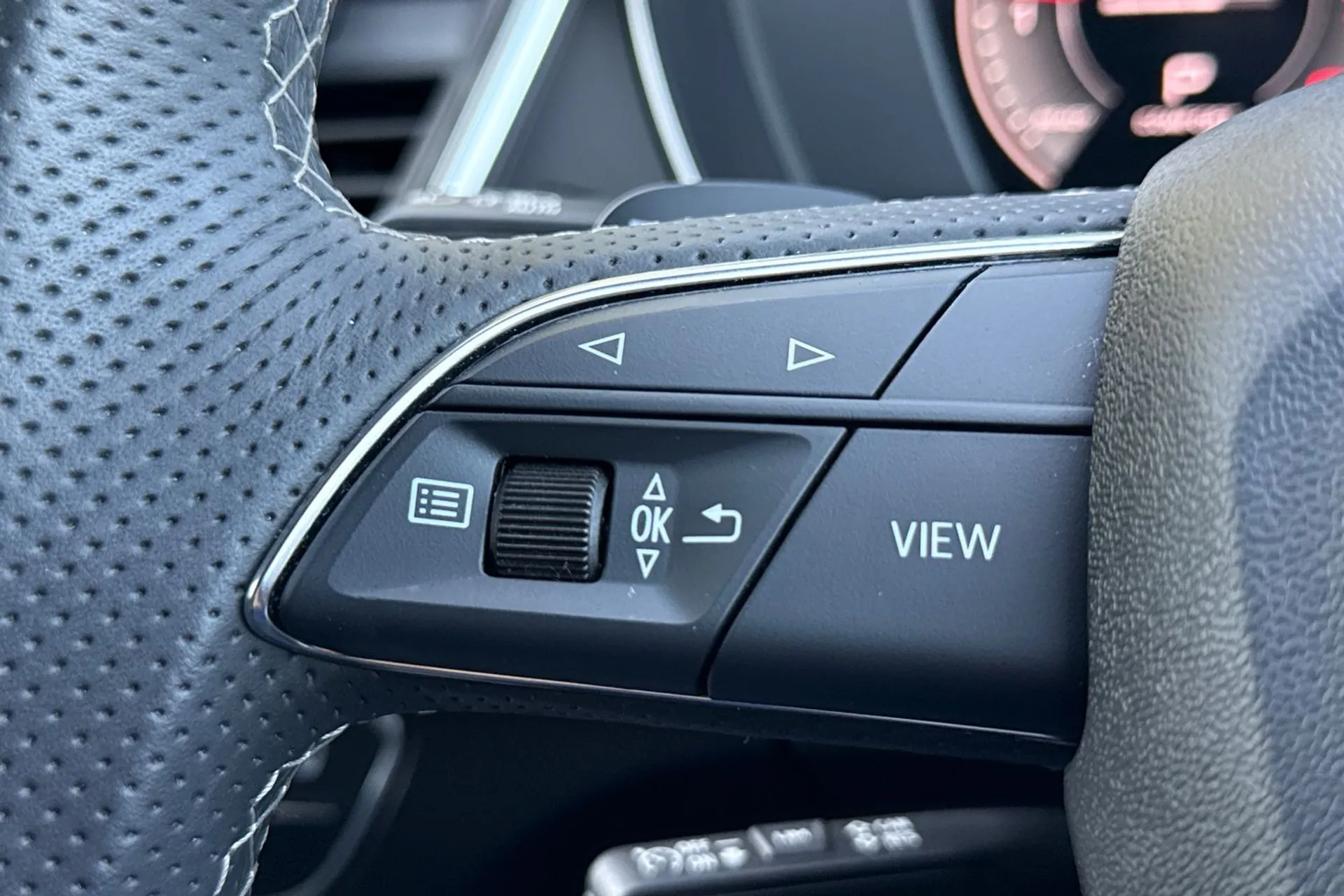 Audi Q5 thumbnail image number 36