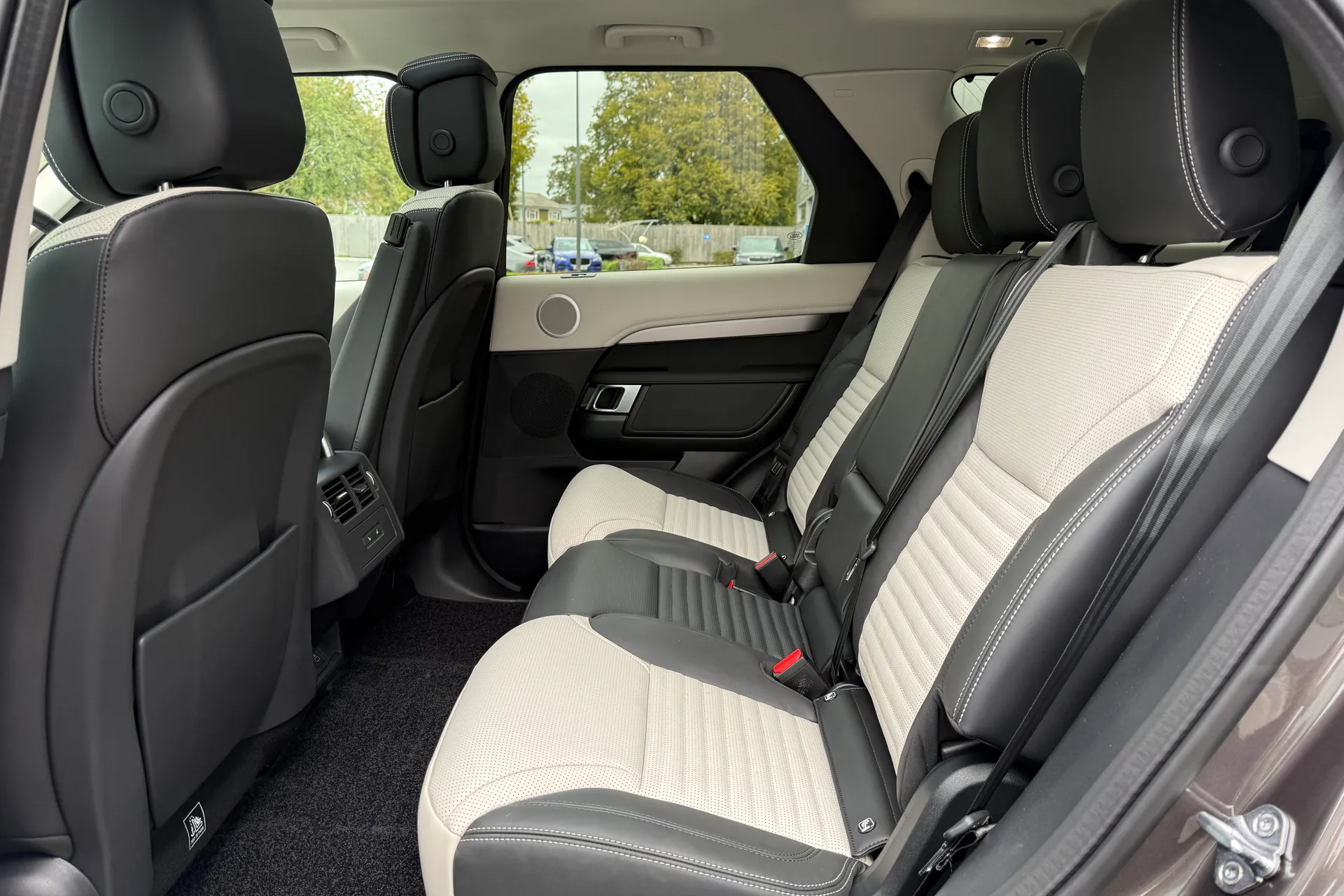 LAND ROVER DISCOVERY thumbnail image number 4