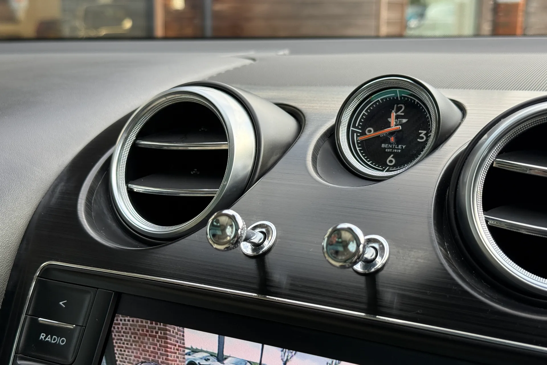 Bentley BENTAYGA thumbnail image number 27