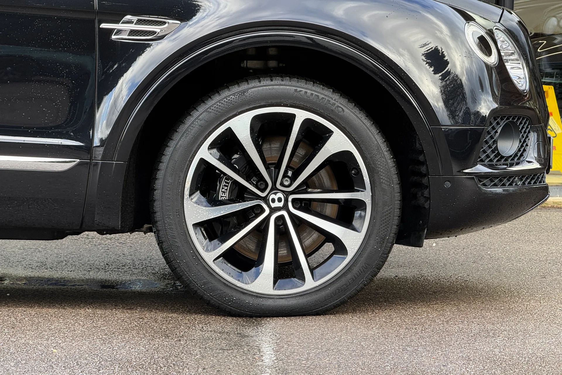 Bentley BENTAYGA thumbnail image number 11