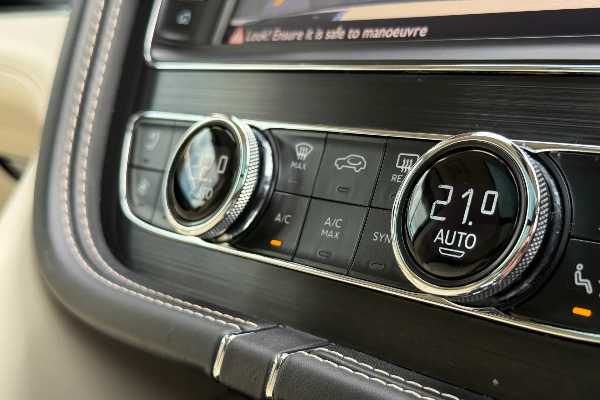 Bentley BENTAYGA thumbnail image number 64