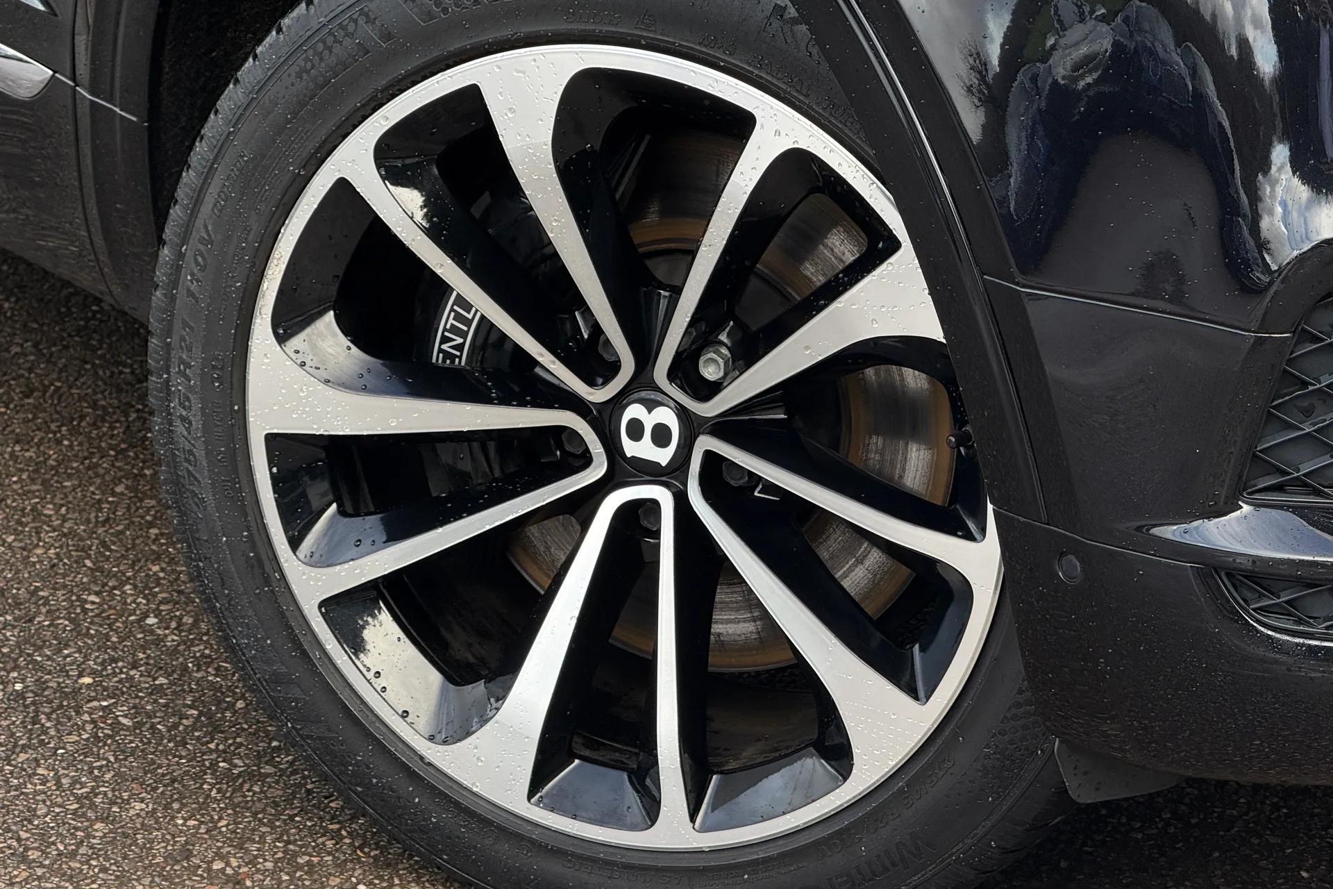 Bentley BENTAYGA thumbnail image number 4