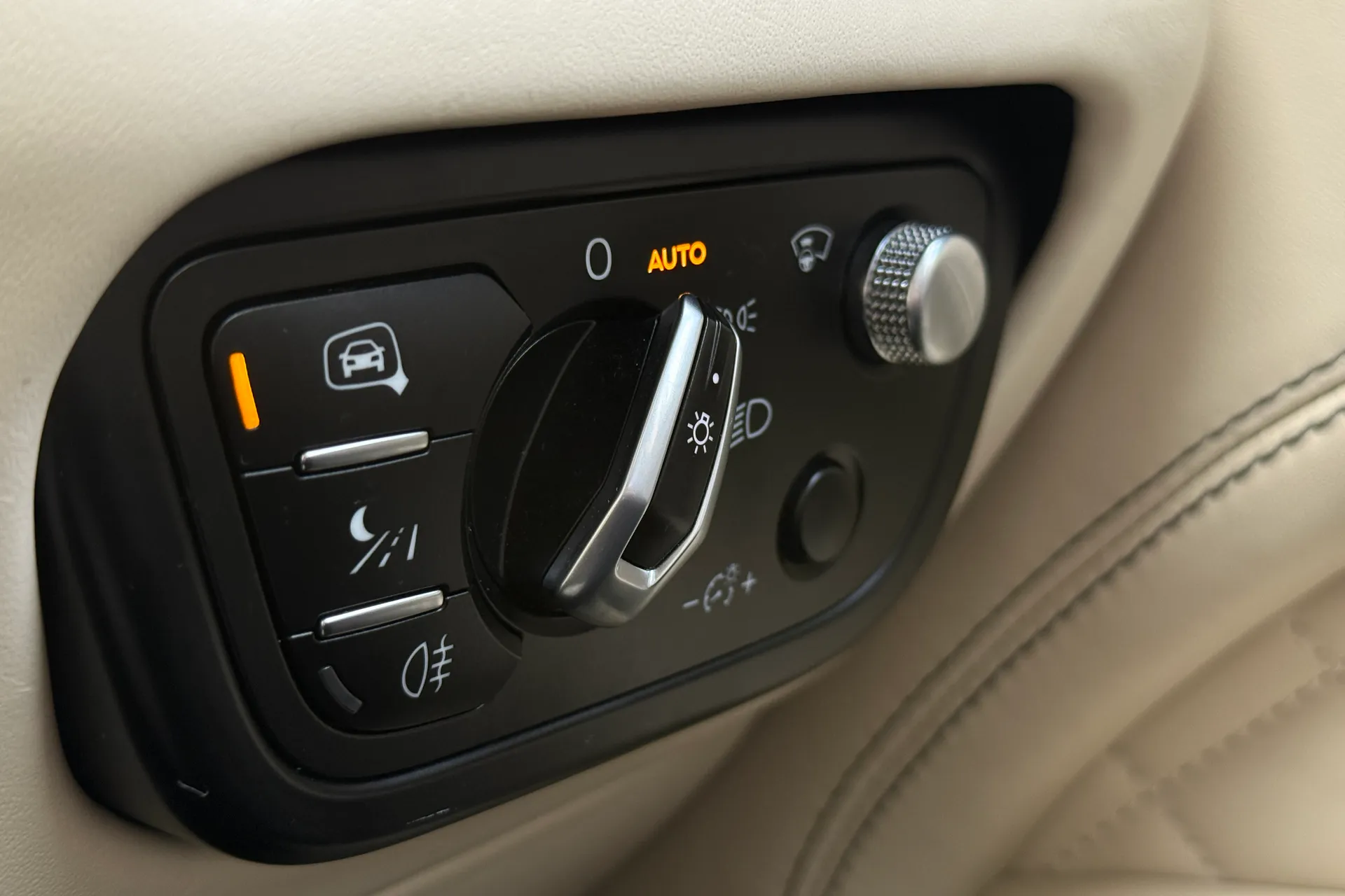 Bentley BENTAYGA thumbnail image number 29