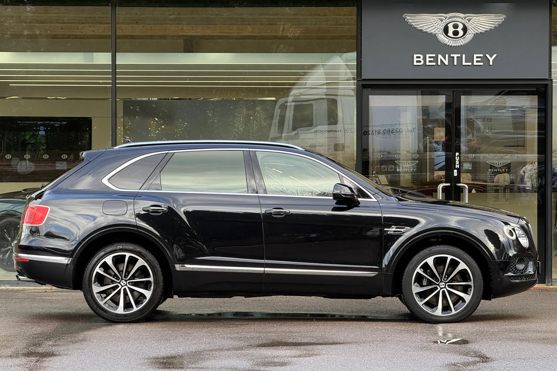 Bentley BENTAYGA thumbnail image number 13