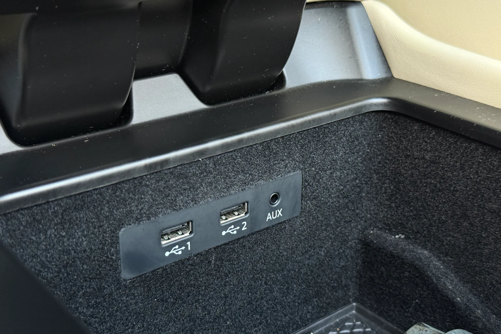 Bentley BENTAYGA thumbnail image number 49