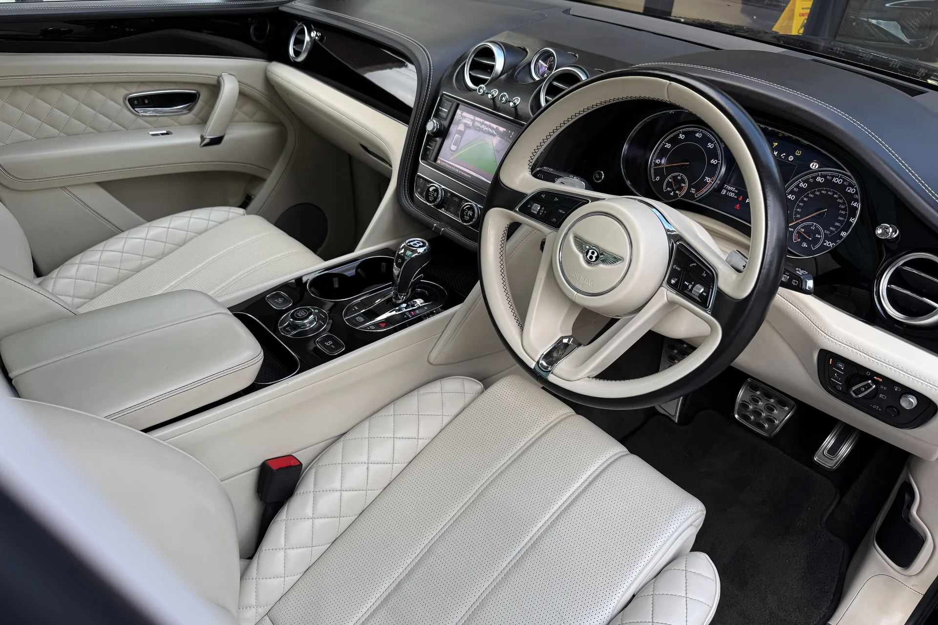 Bentley BENTAYGA thumbnail image number 87