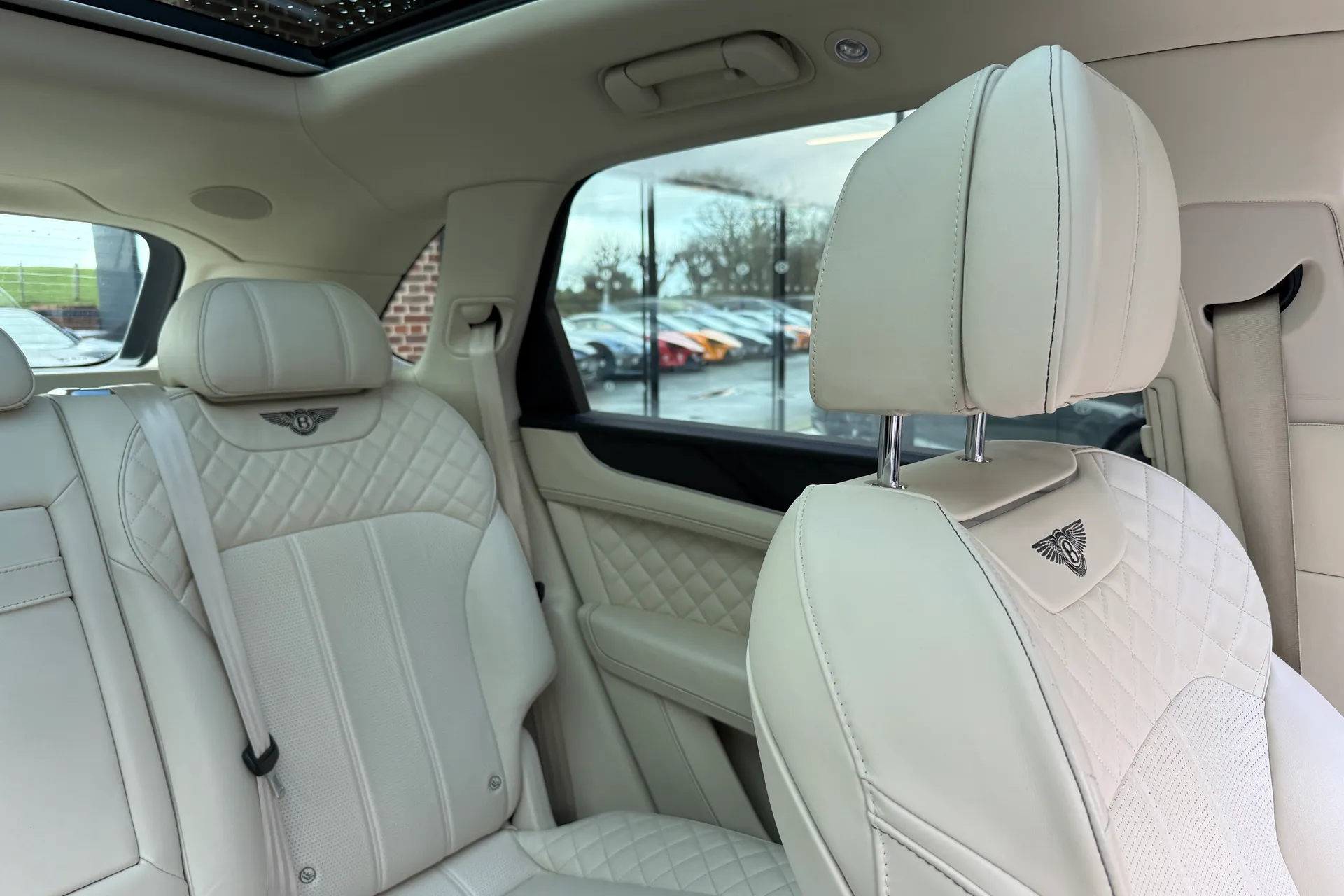 Bentley BENTAYGA thumbnail image number 81