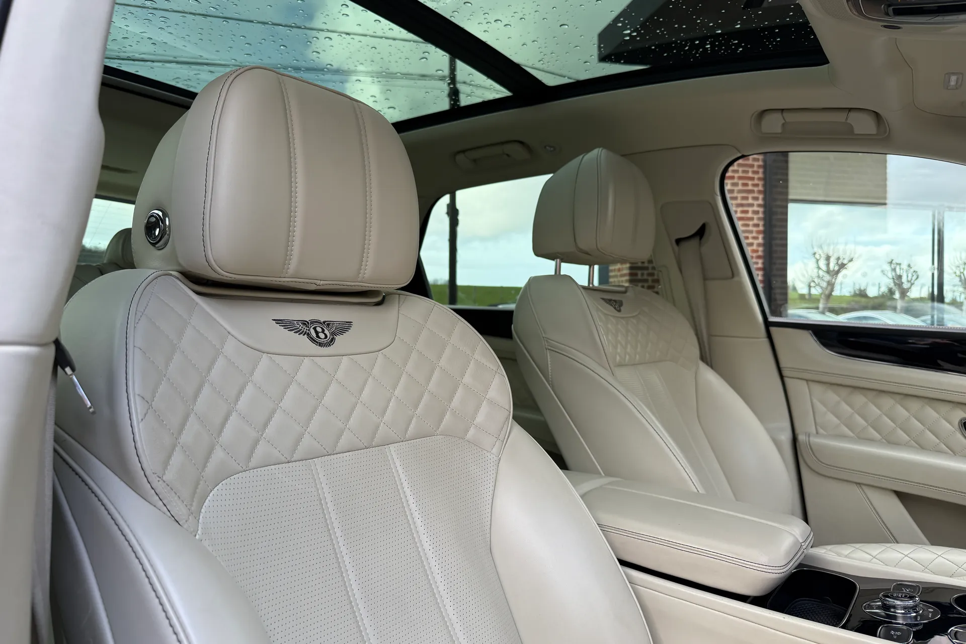 Bentley BENTAYGA thumbnail image number 86