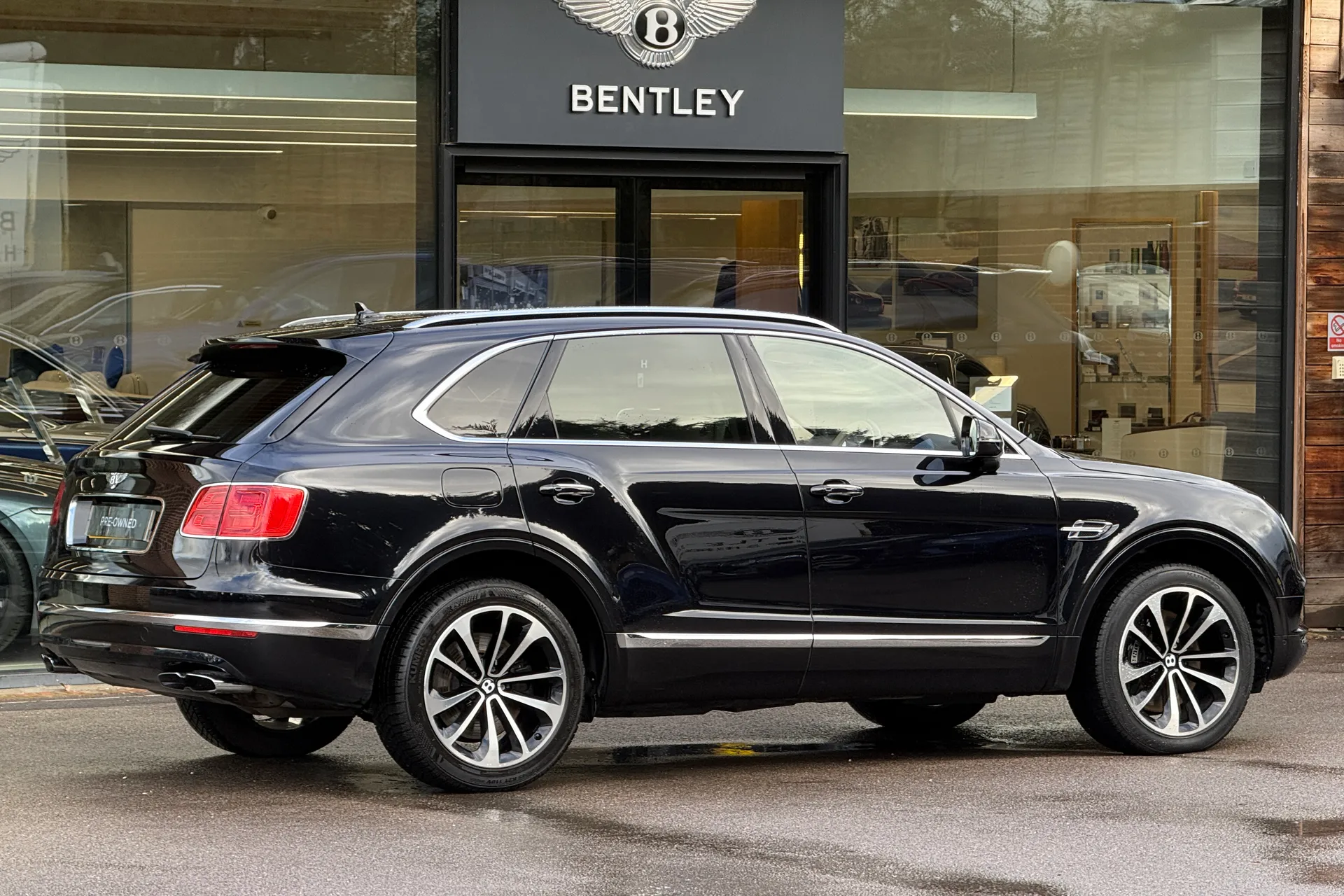 Bentley BENTAYGA thumbnail image number 12