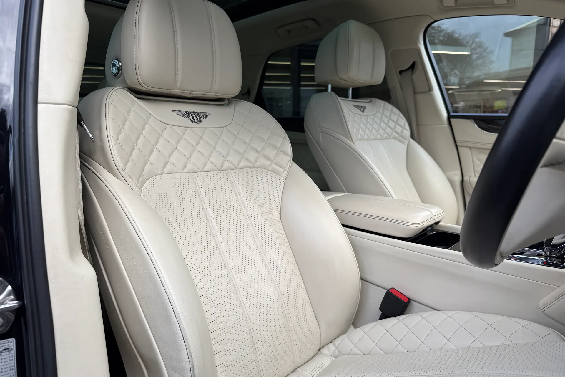 Bentley BENTAYGA thumbnail image number 7