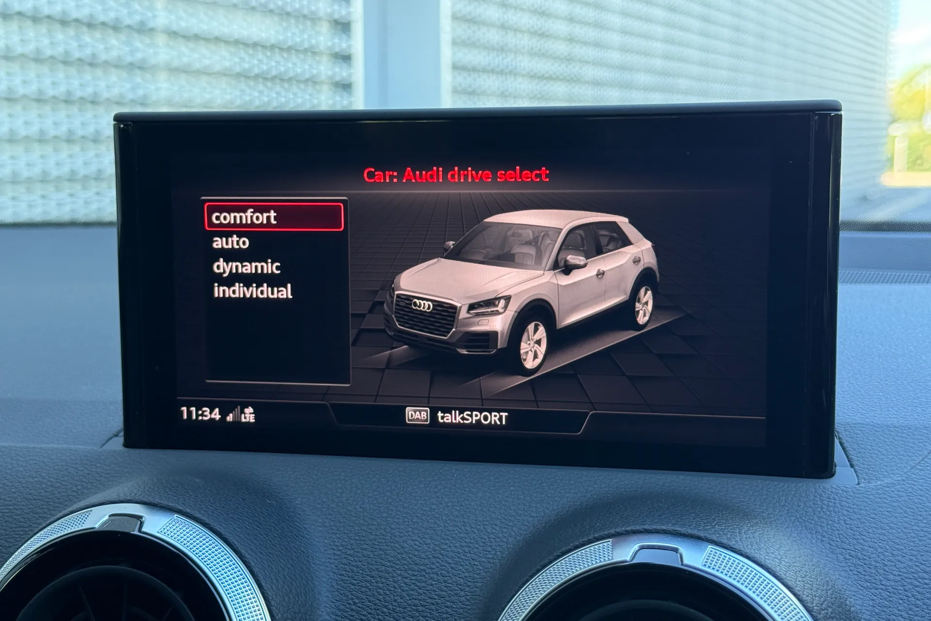 Audi Q2 thumbnail image number 15