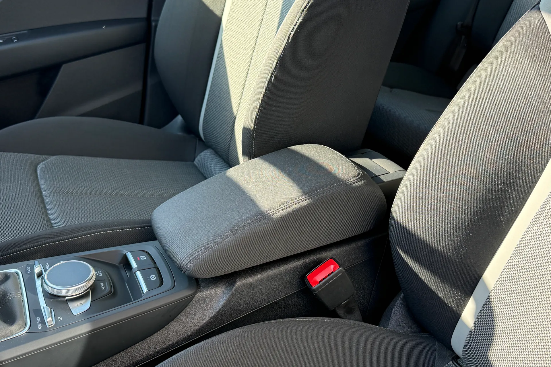 Audi Q2 thumbnail image number 37