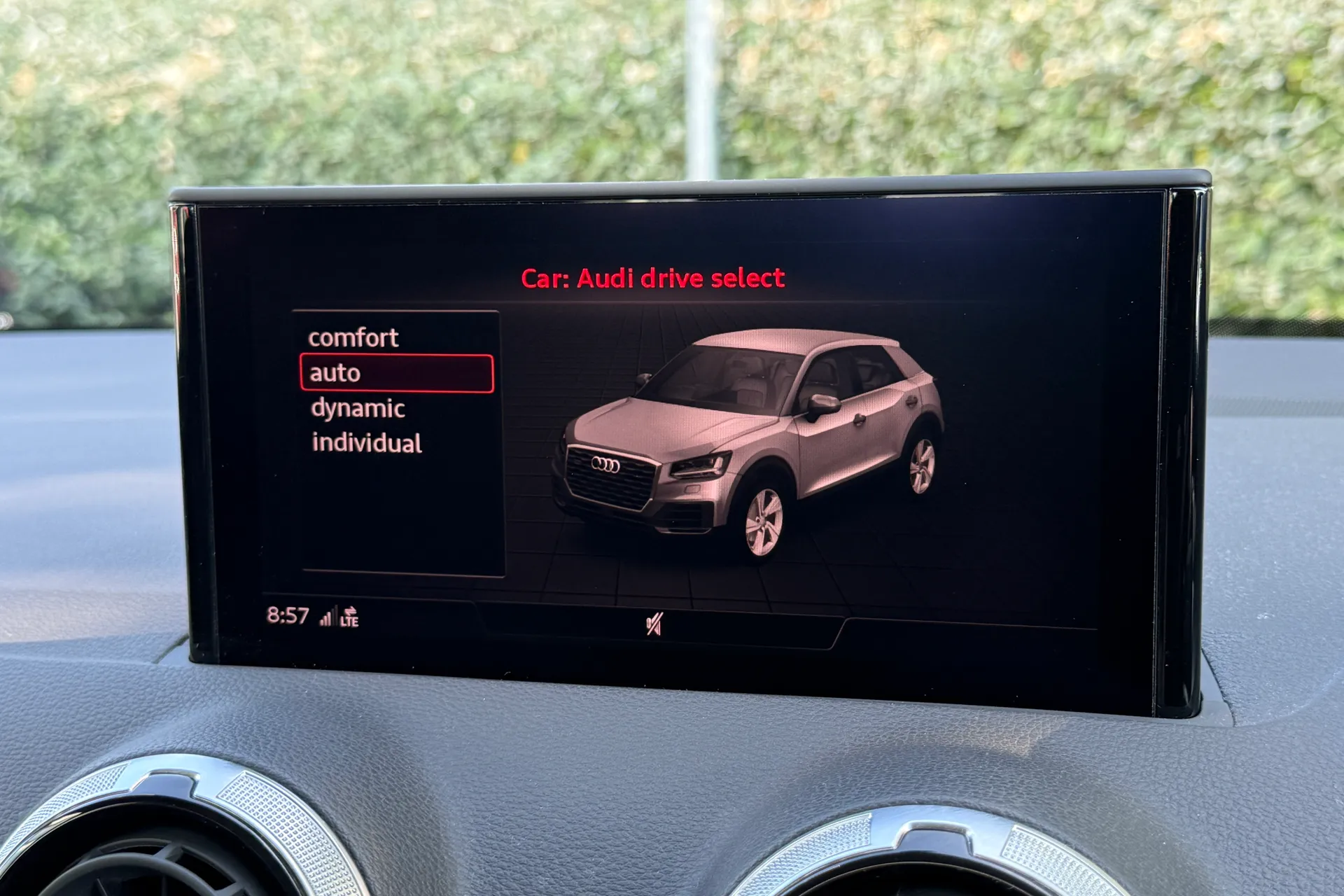 Audi Q2 thumbnail image number 24