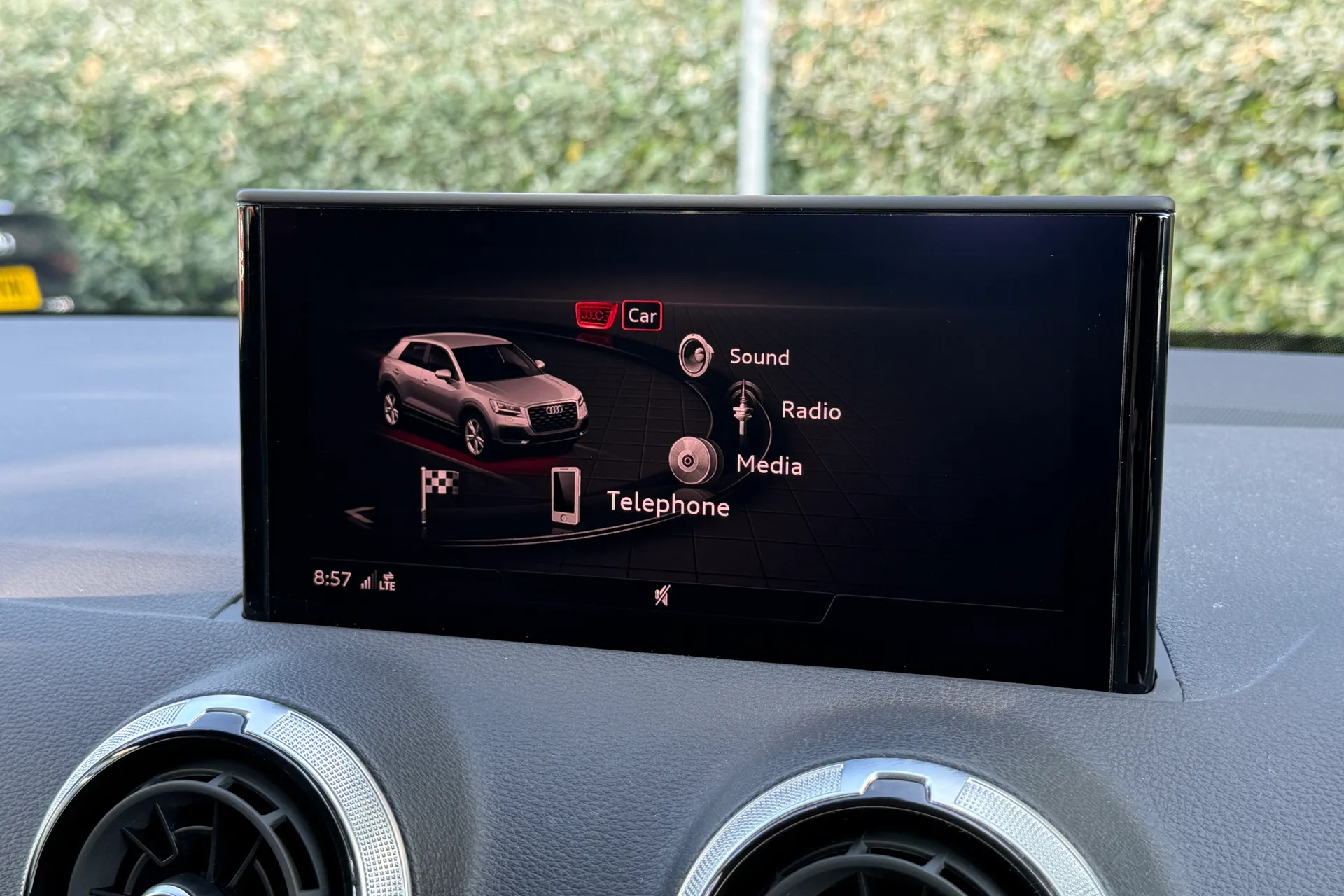 Audi Q2 thumbnail image number 17