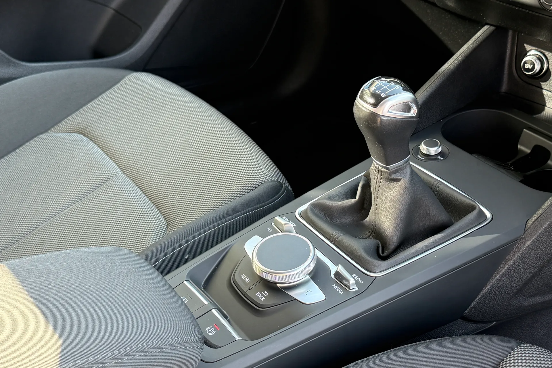 Audi Q2 thumbnail image number 16