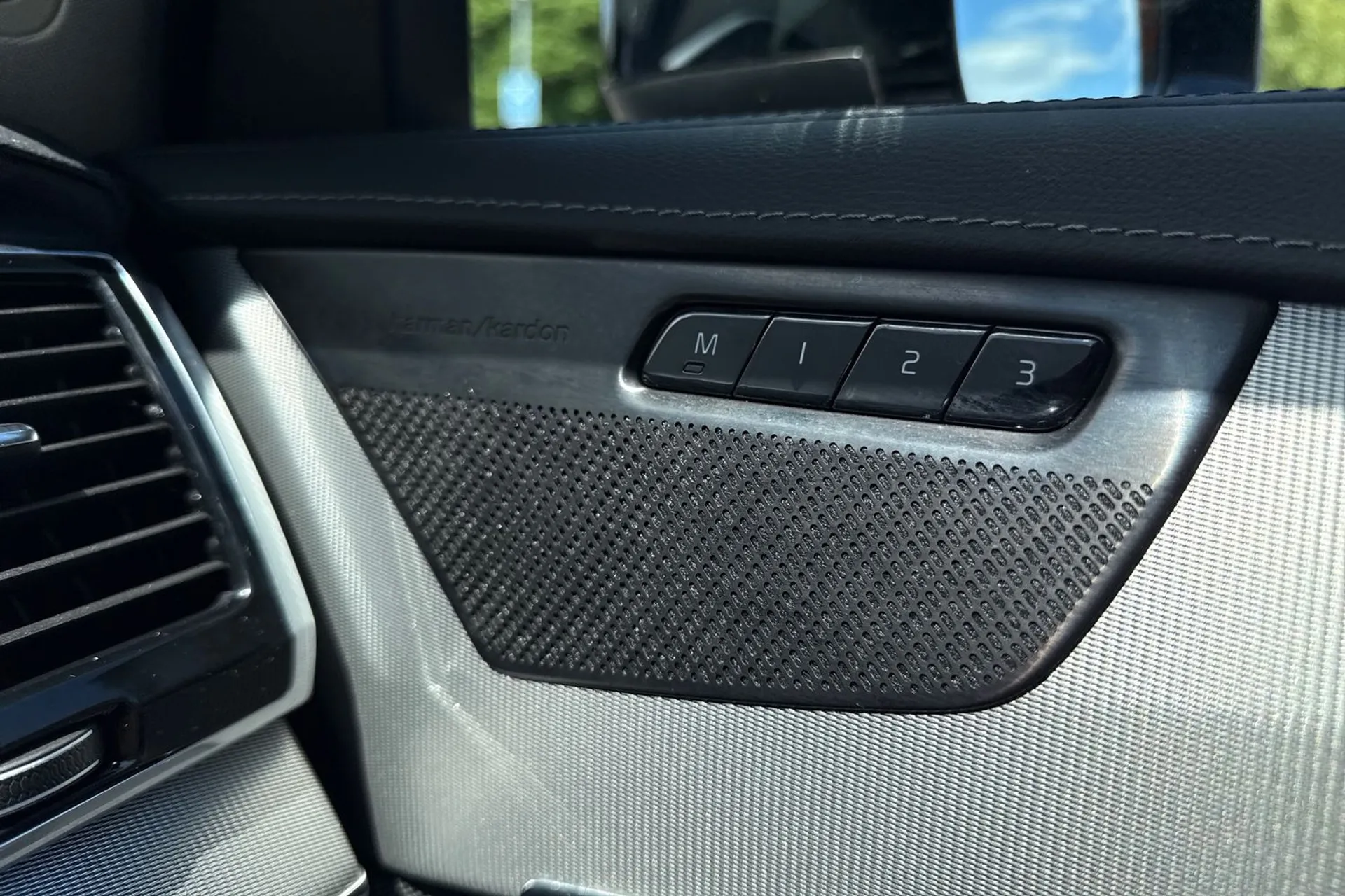 Volvo XC90 thumbnail image number 45