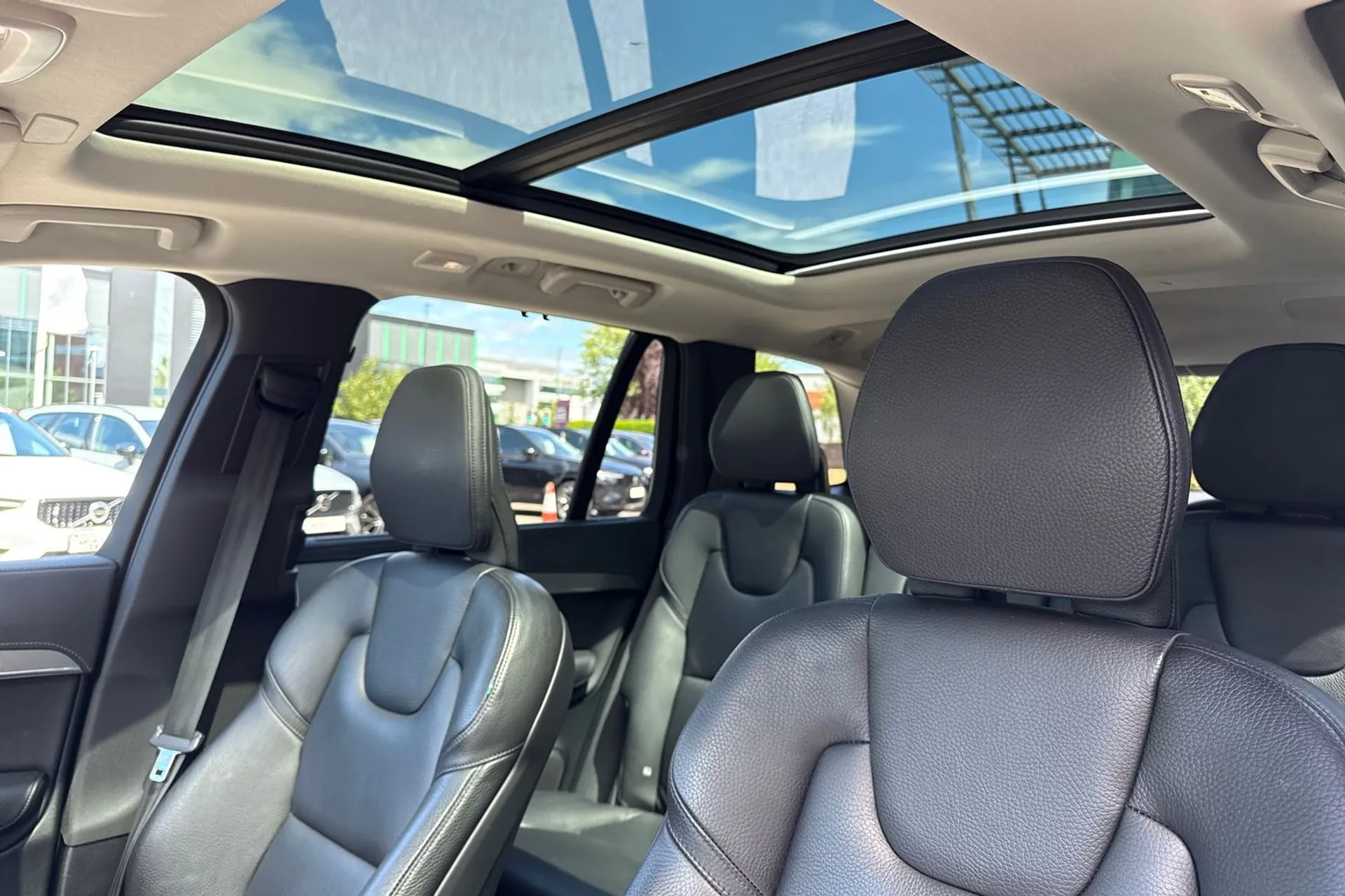 Volvo XC90 thumbnail image number 31