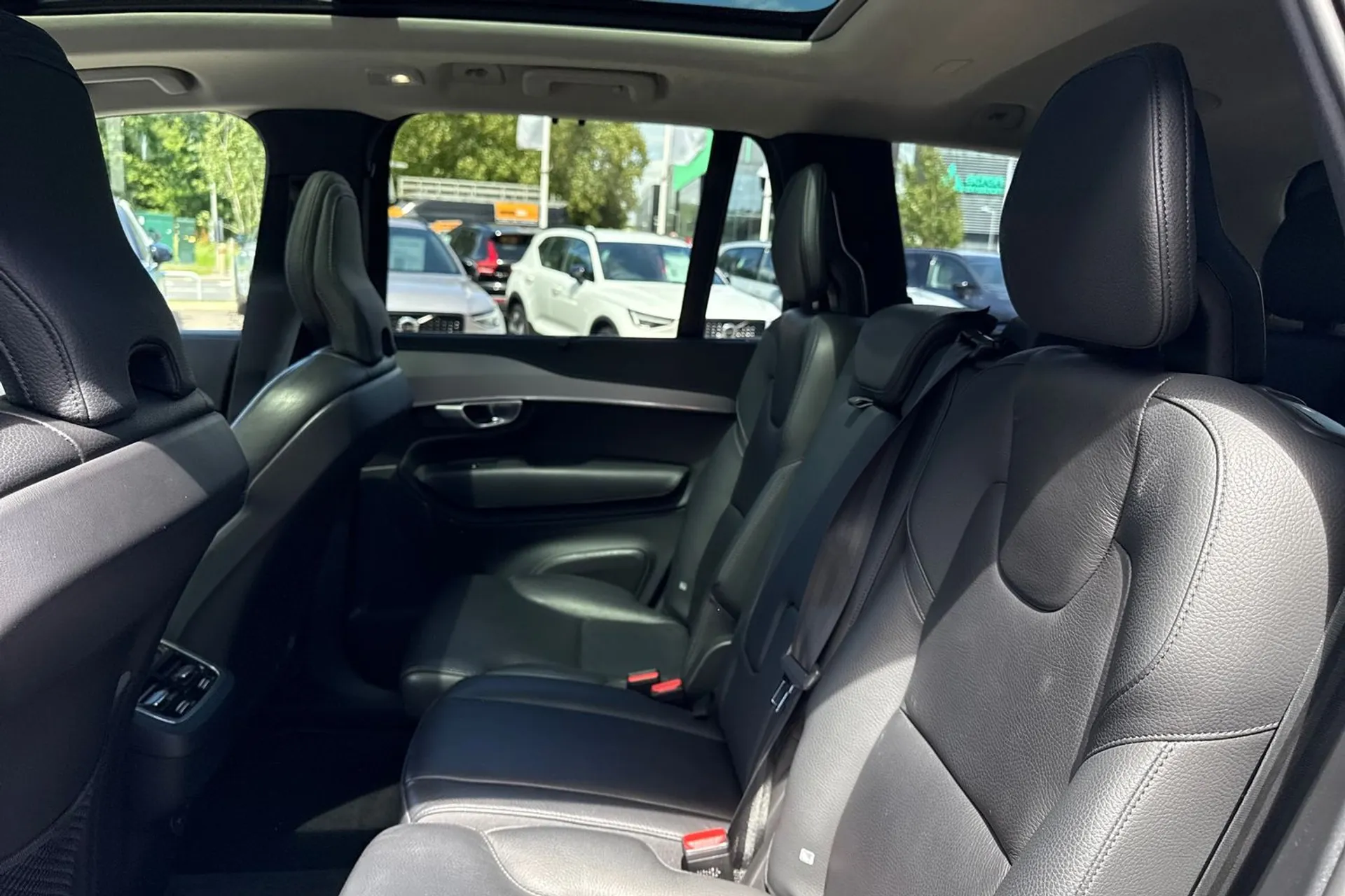 Volvo XC90 thumbnail image number 32
