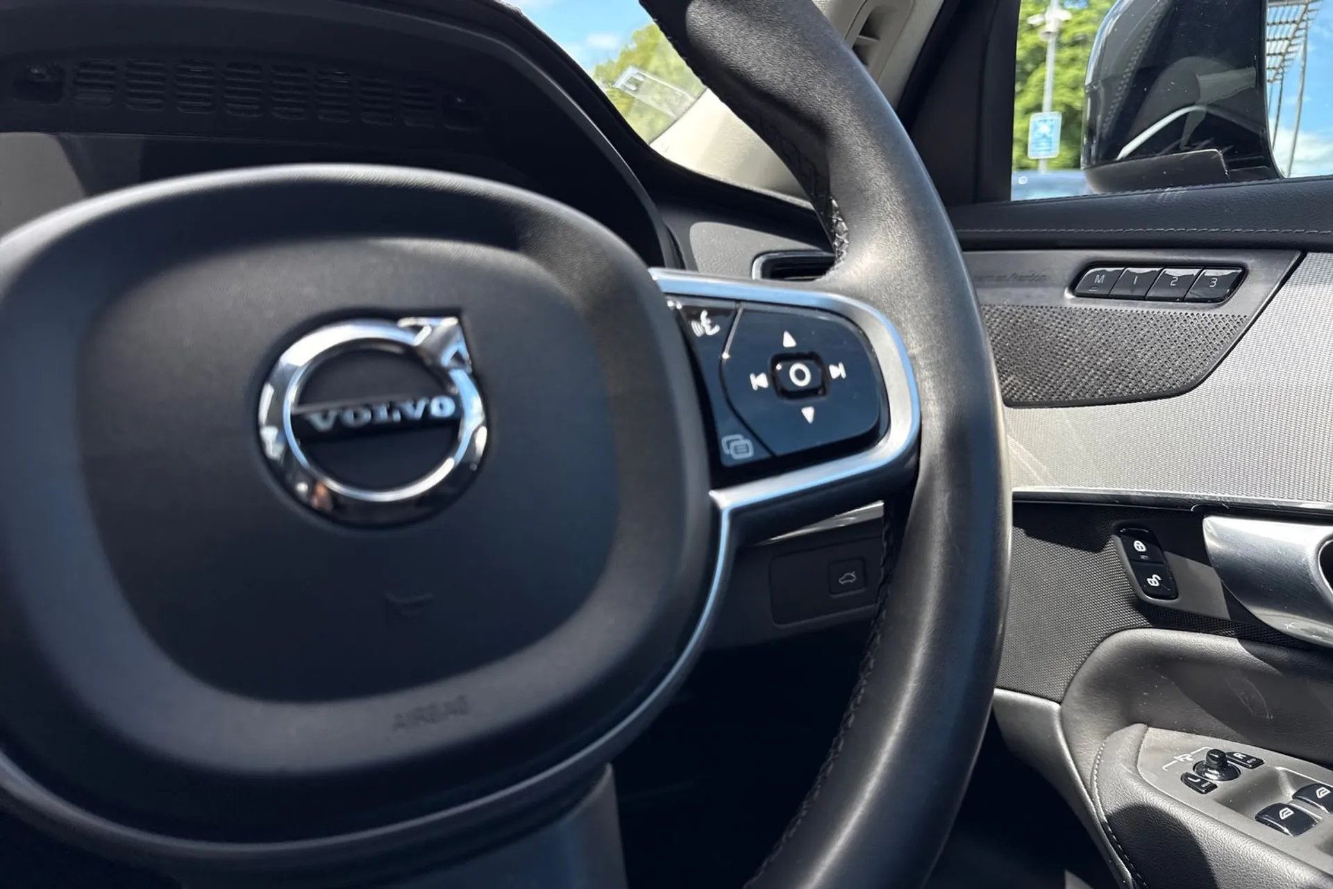 Volvo XC90 thumbnail image number 39