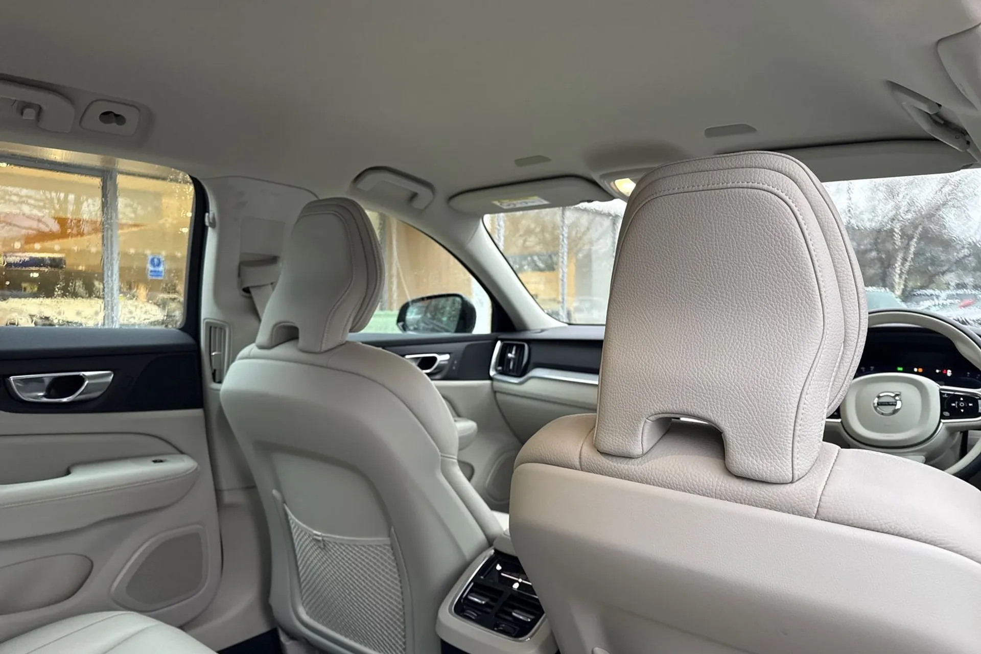 Volvo V60 thumbnail image number 22