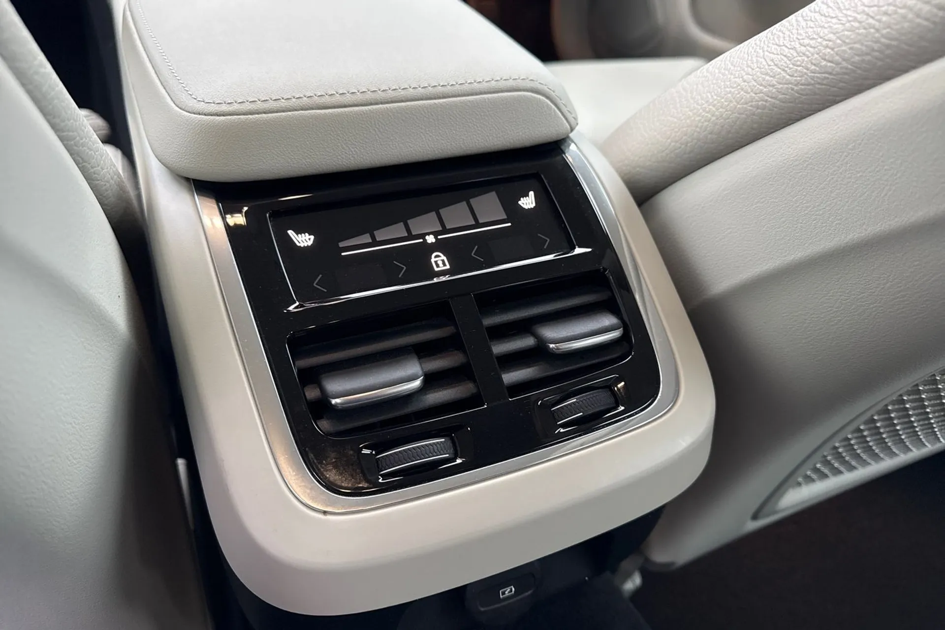 Volvo V60 thumbnail image number 42