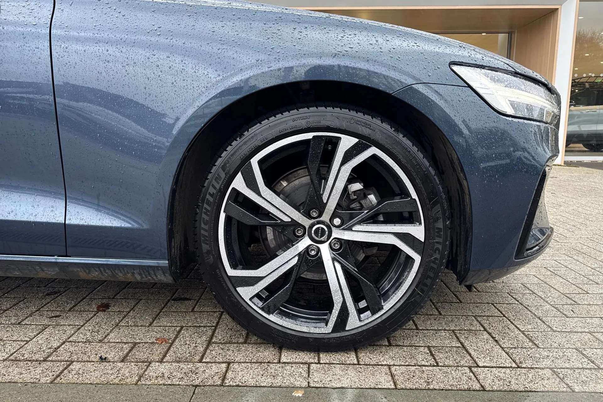 Volvo V60 thumbnail image number 14