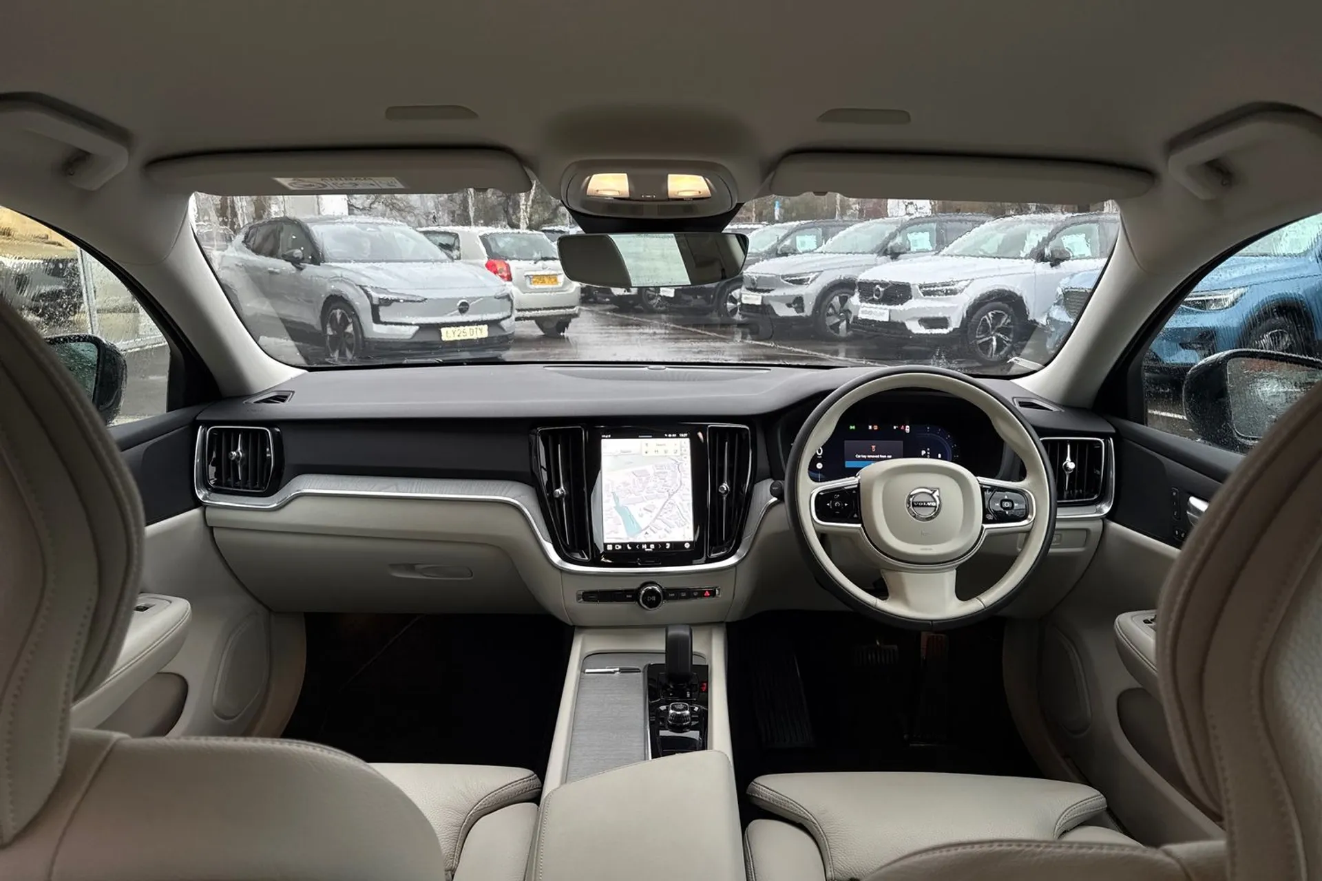 Volvo V60 thumbnail image number 3