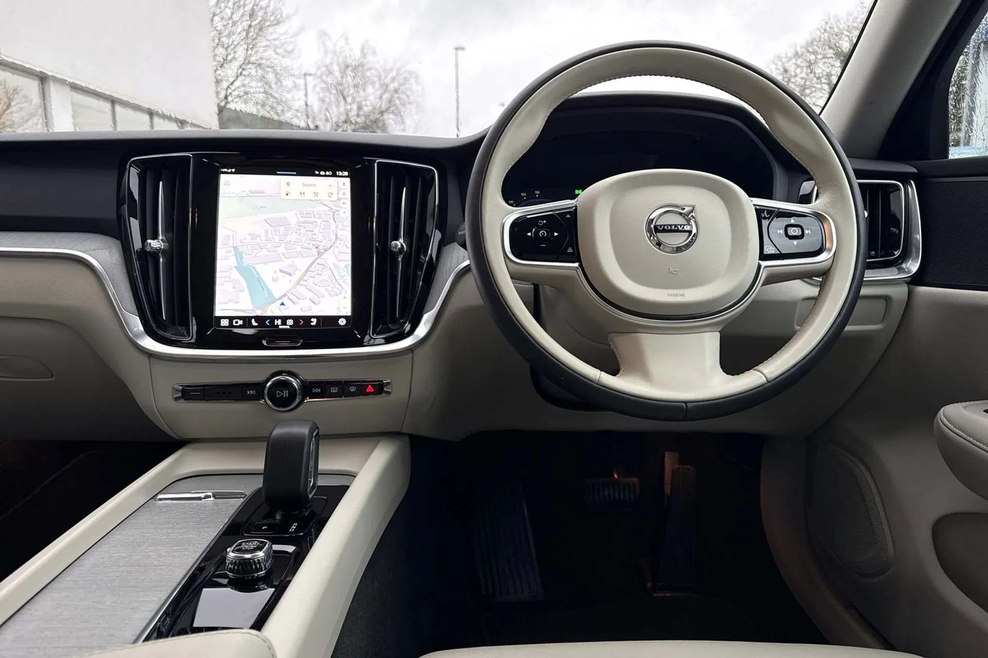 Volvo V60 thumbnail image number 32