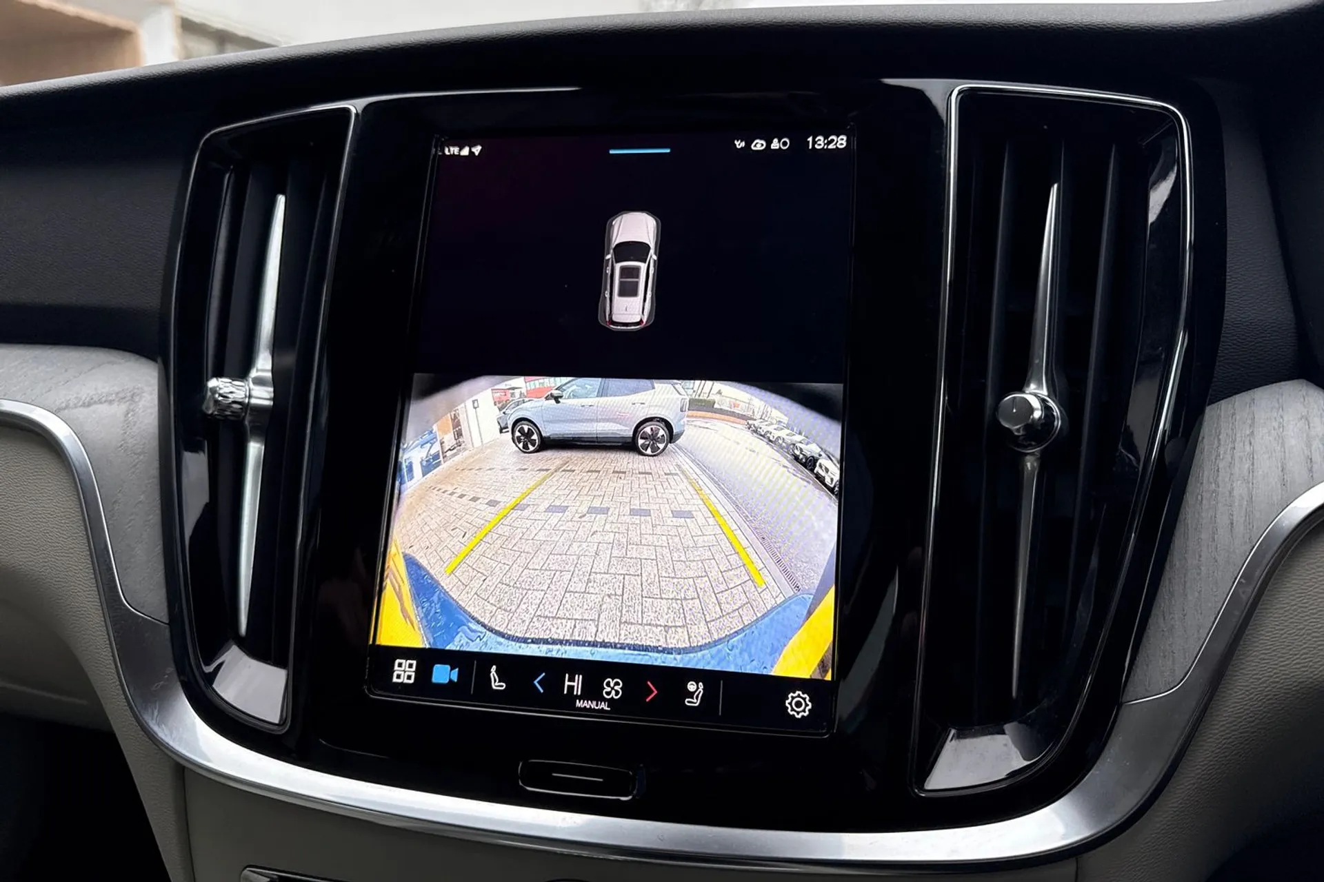 Volvo V60 thumbnail image number 4