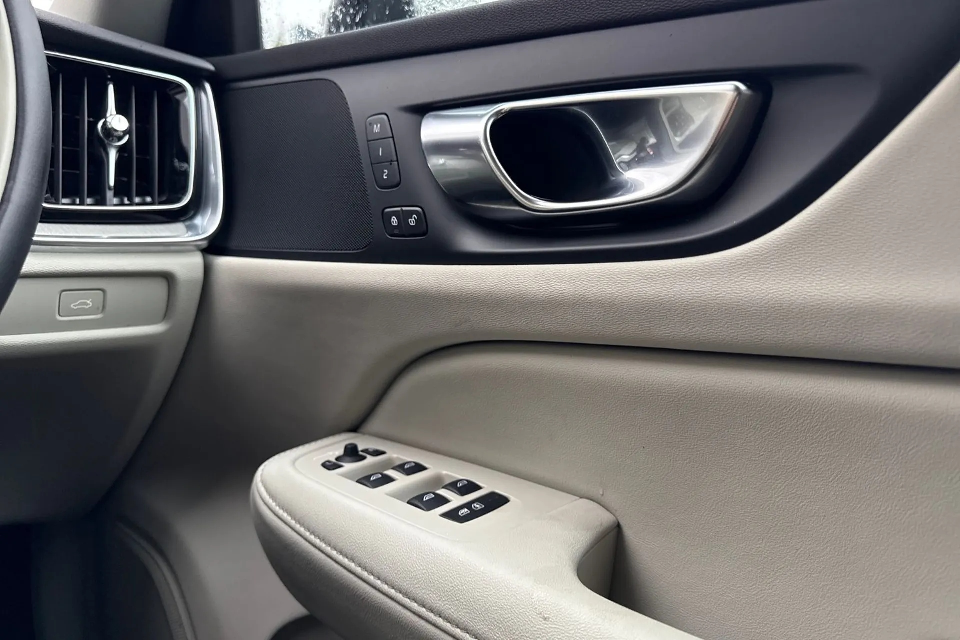 Volvo V60 thumbnail image number 39