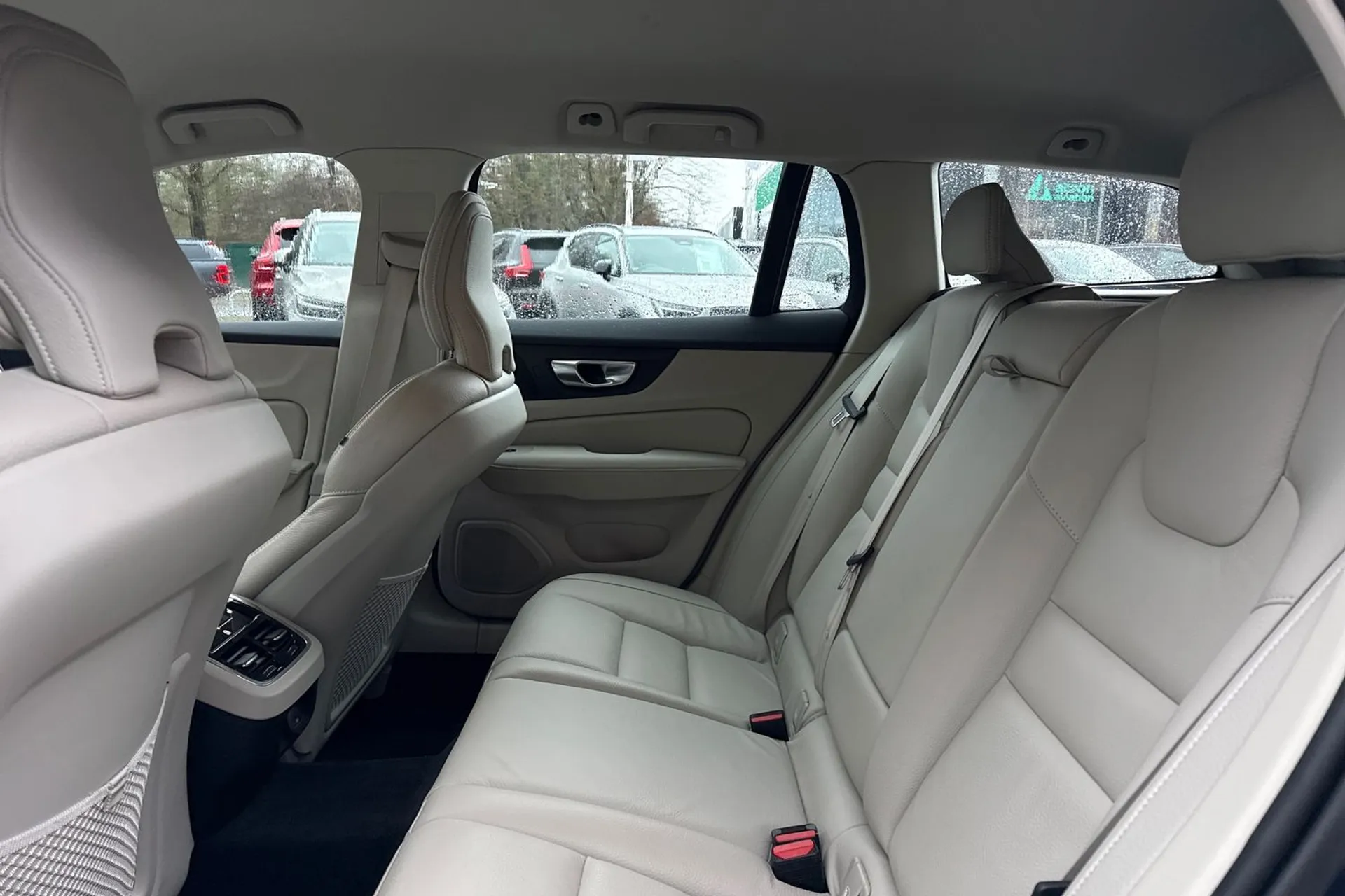 Volvo V60 thumbnail image number 28