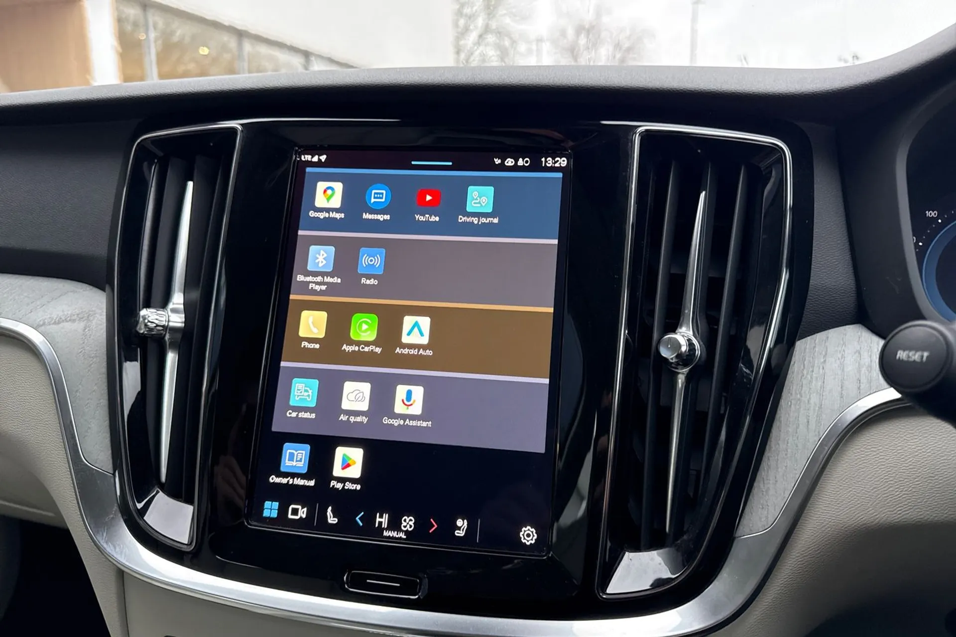 Volvo V60 thumbnail image number 38