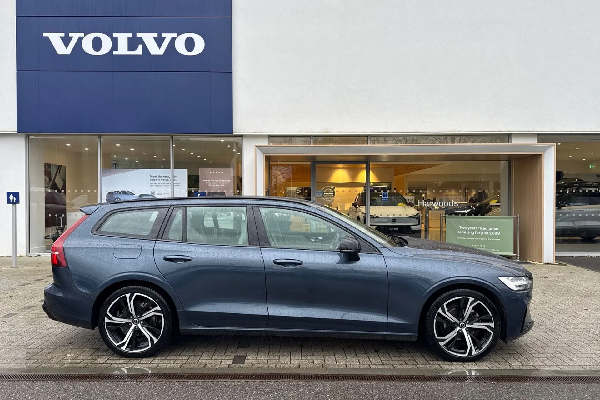 Volvo V60 thumbnail image number 2