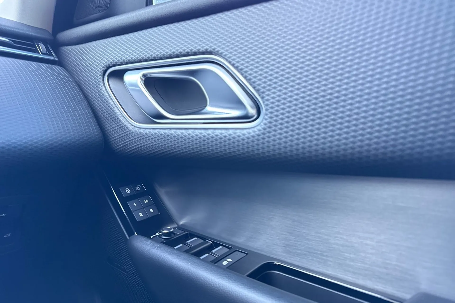 LAND ROVER RANGE ROVER VELAR thumbnail image number 40