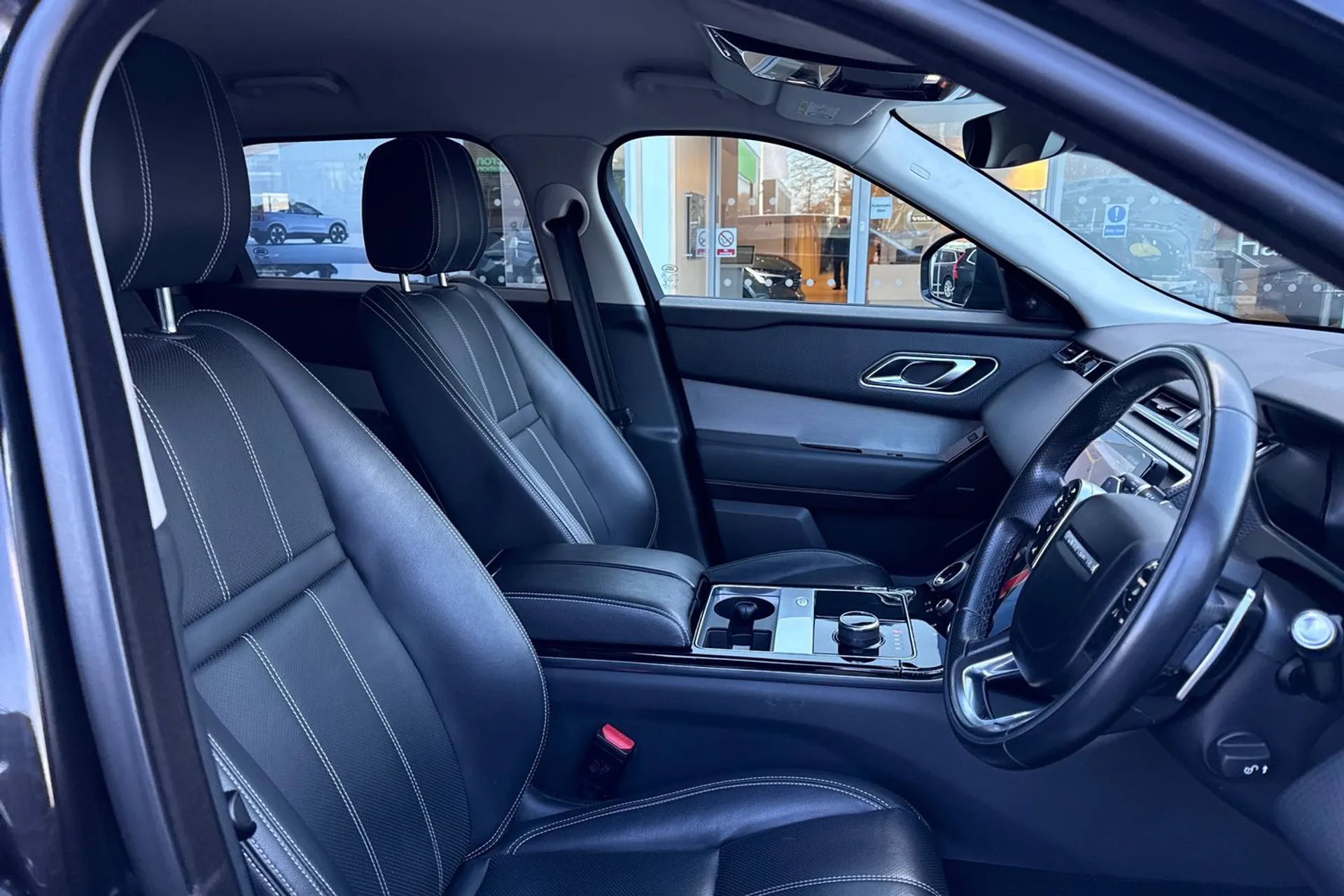 LAND ROVER RANGE ROVER VELAR thumbnail image number 26