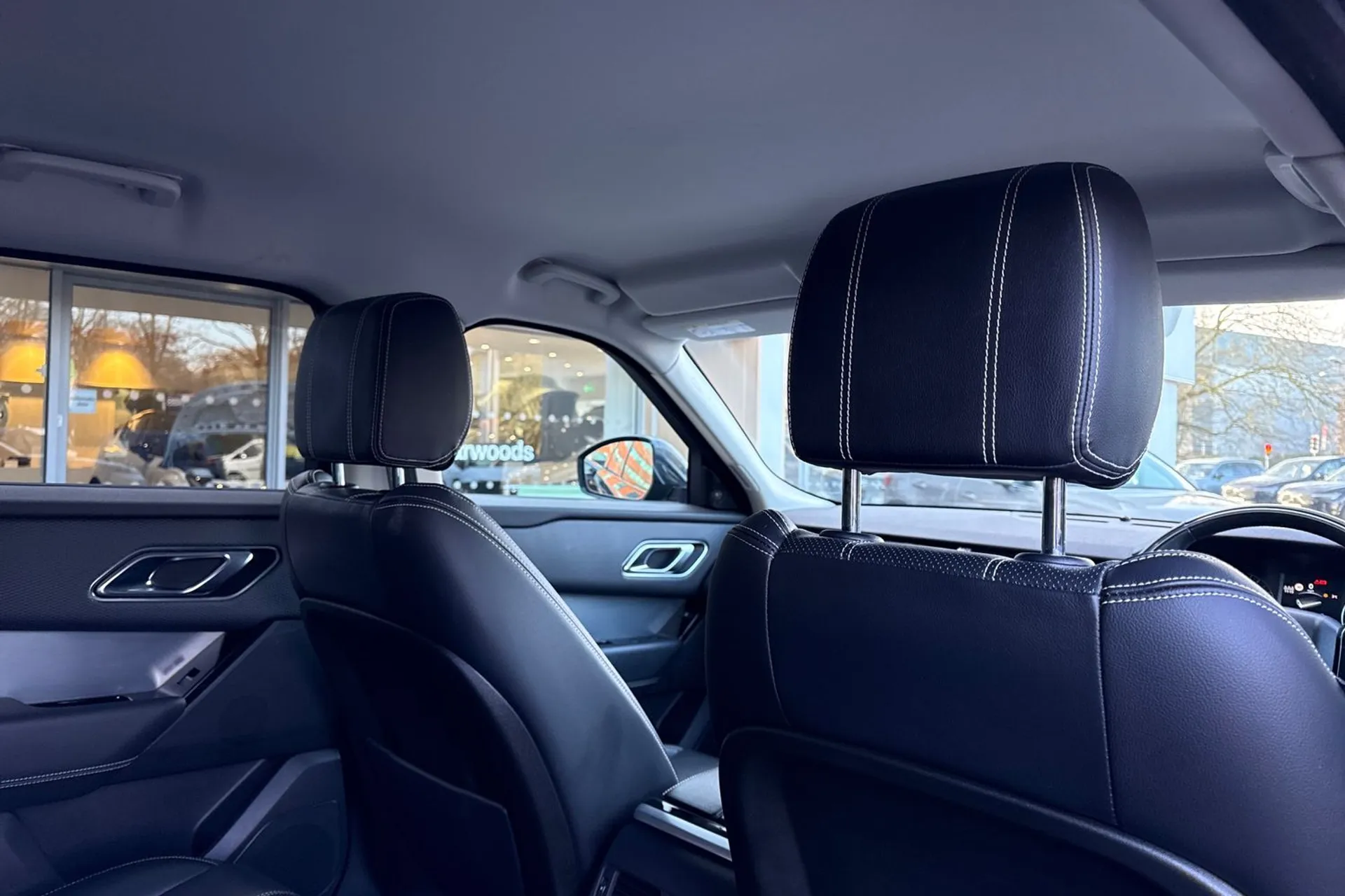 LAND ROVER RANGE ROVER VELAR thumbnail image number 24