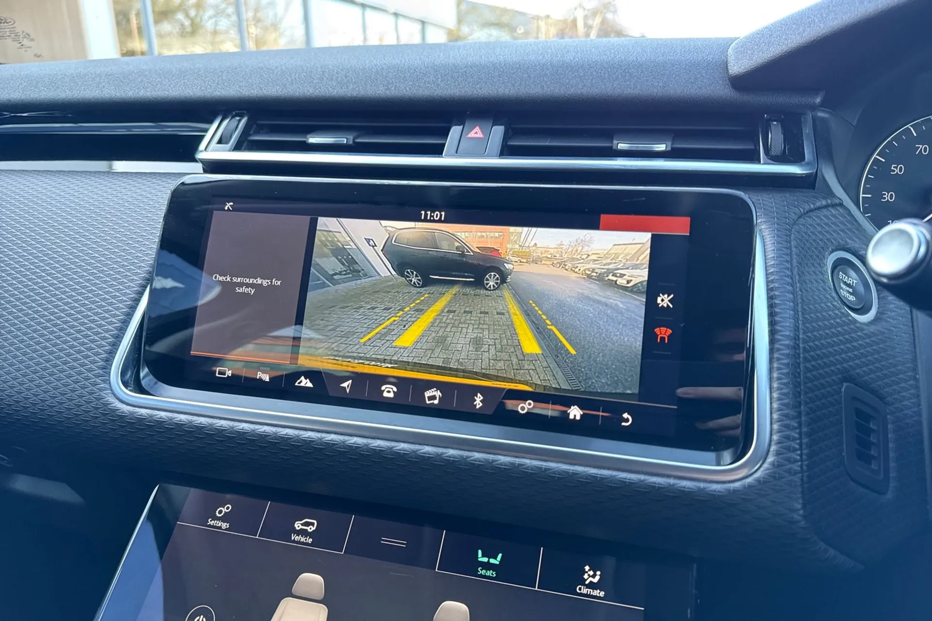 LAND ROVER RANGE ROVER VELAR thumbnail image number 4