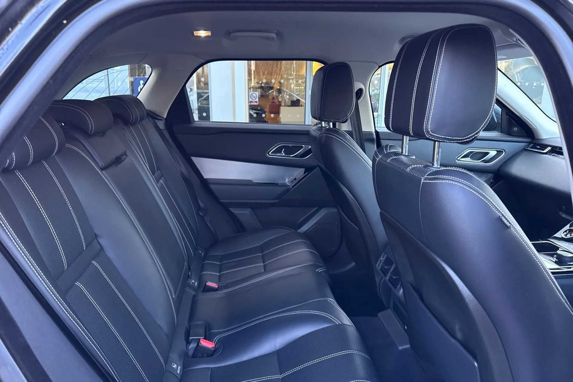 LAND ROVER RANGE ROVER VELAR thumbnail image number 23