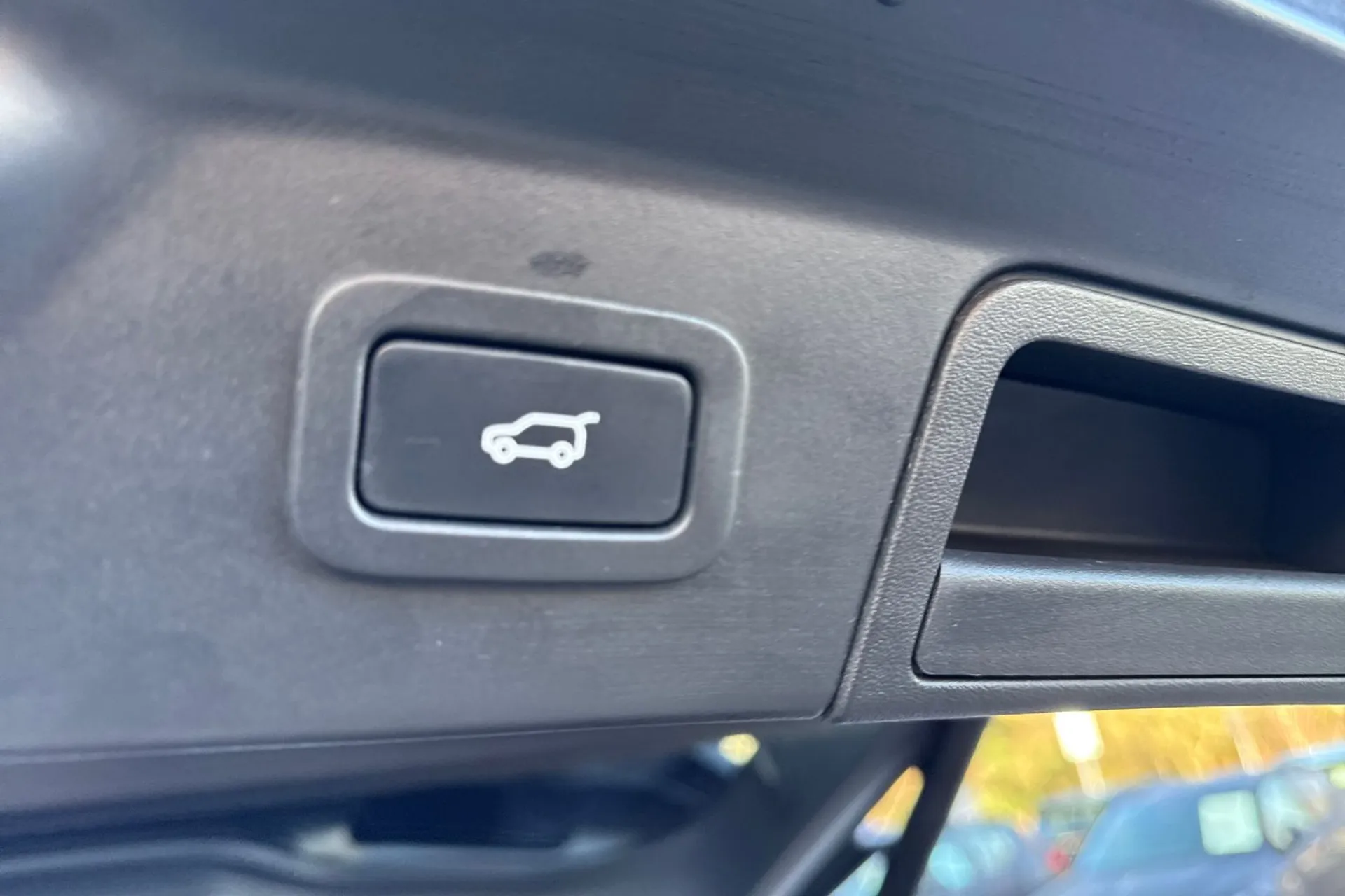 LAND ROVER RANGE ROVER VELAR thumbnail image number 21