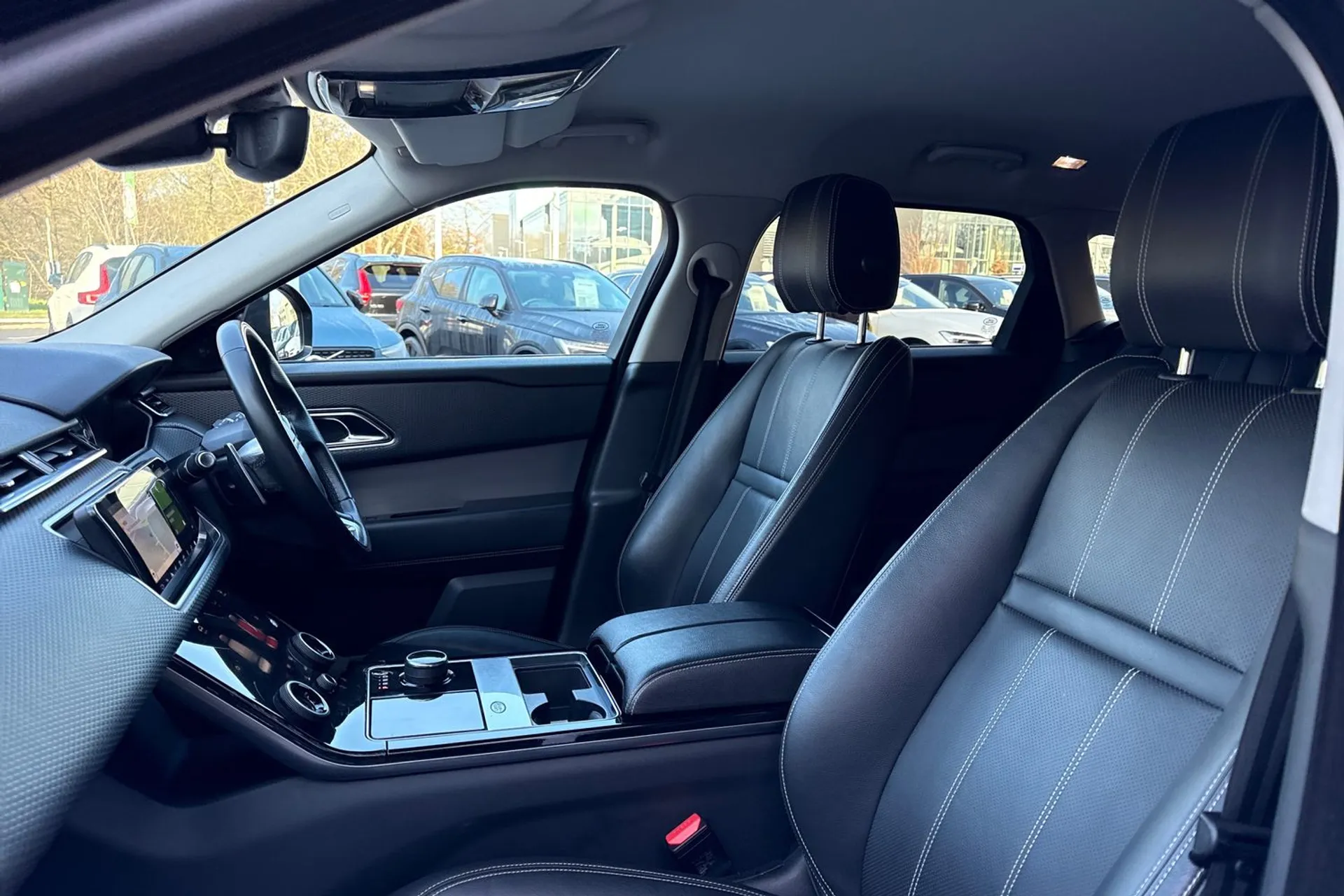 LAND ROVER RANGE ROVER VELAR thumbnail image number 28