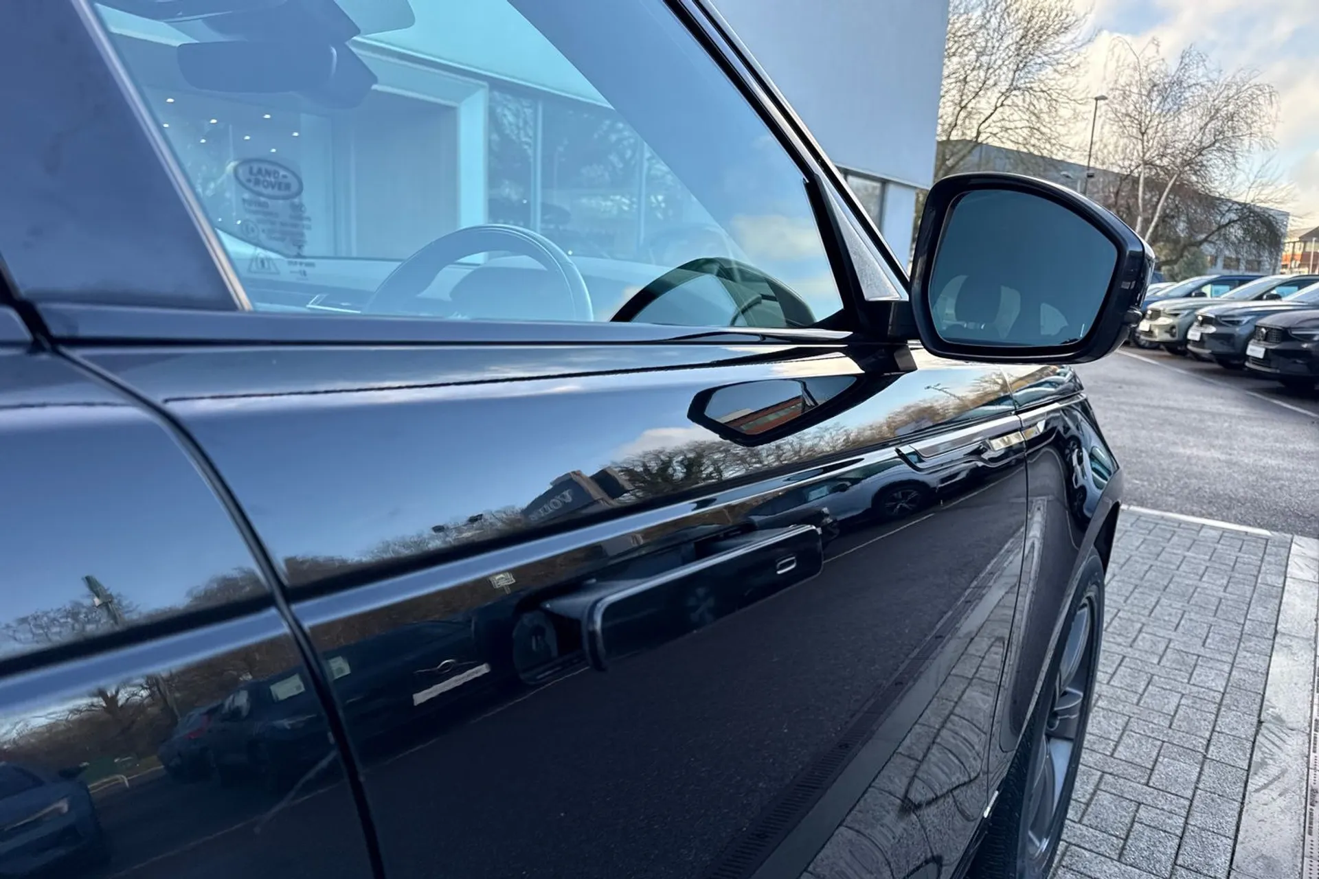 LAND ROVER RANGE ROVER VELAR thumbnail image number 17