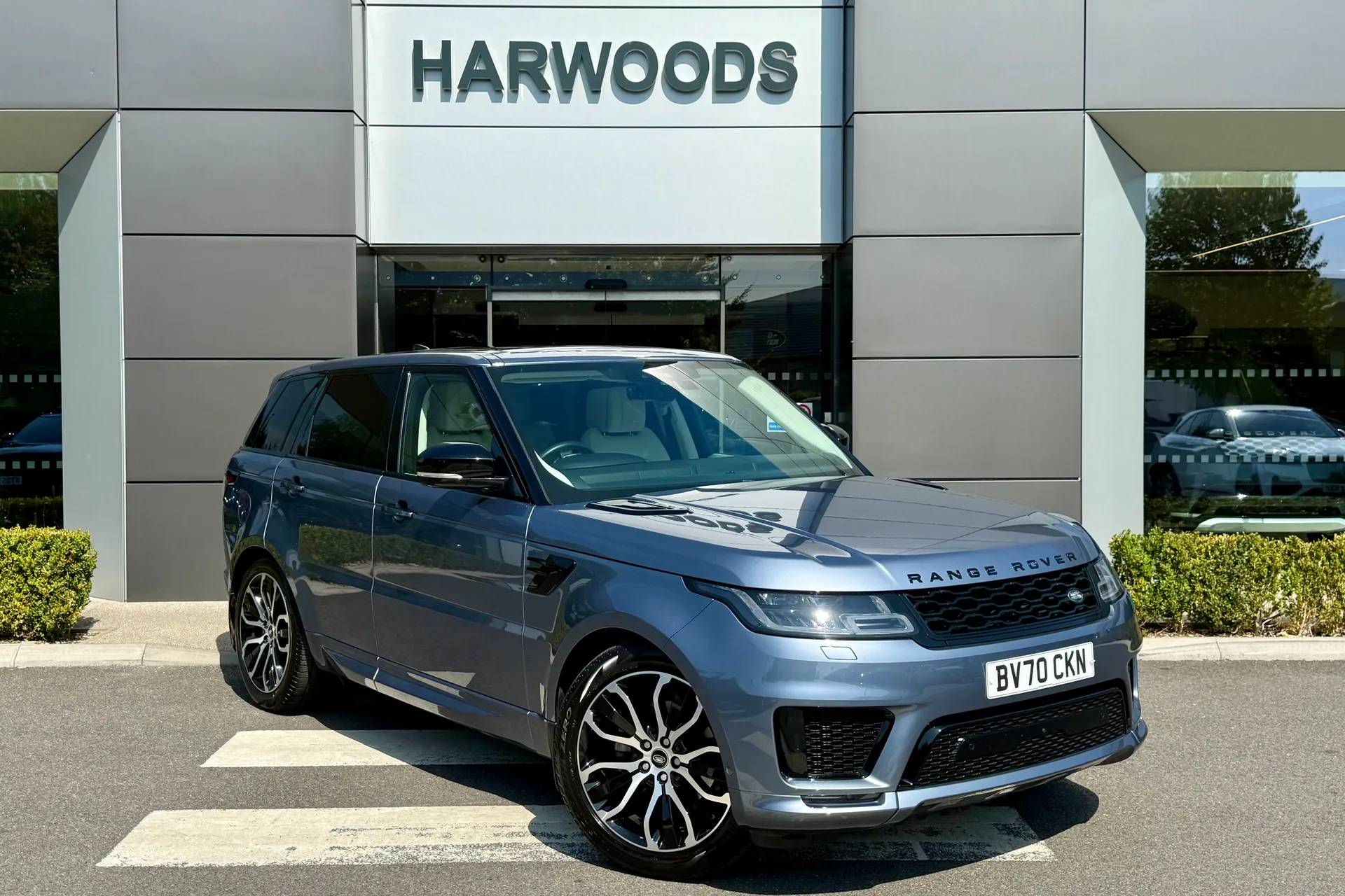 LAND ROVER RANGE ROVER SPORT focused image