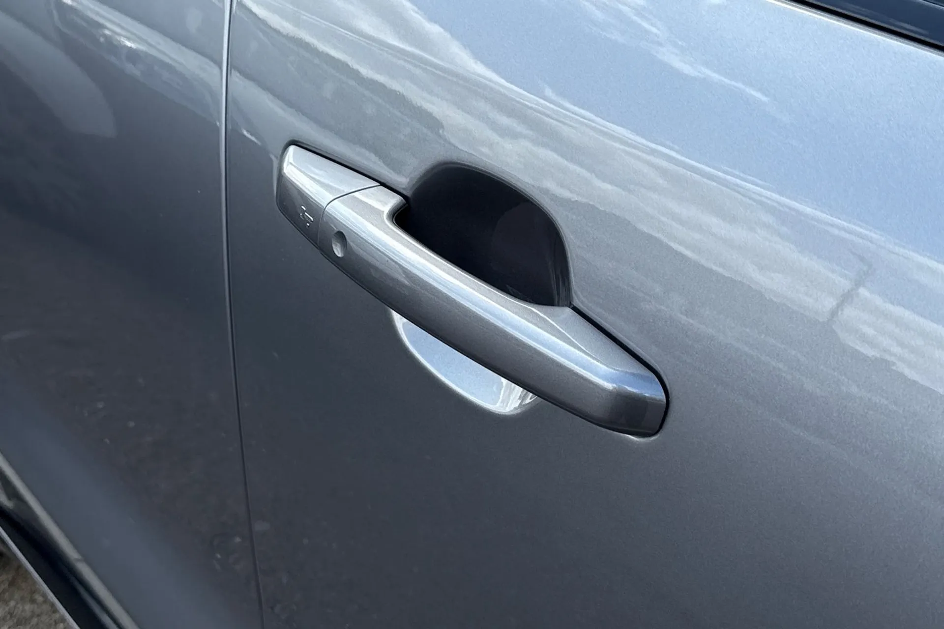 Jaguar F-PACE thumbnail image number 36