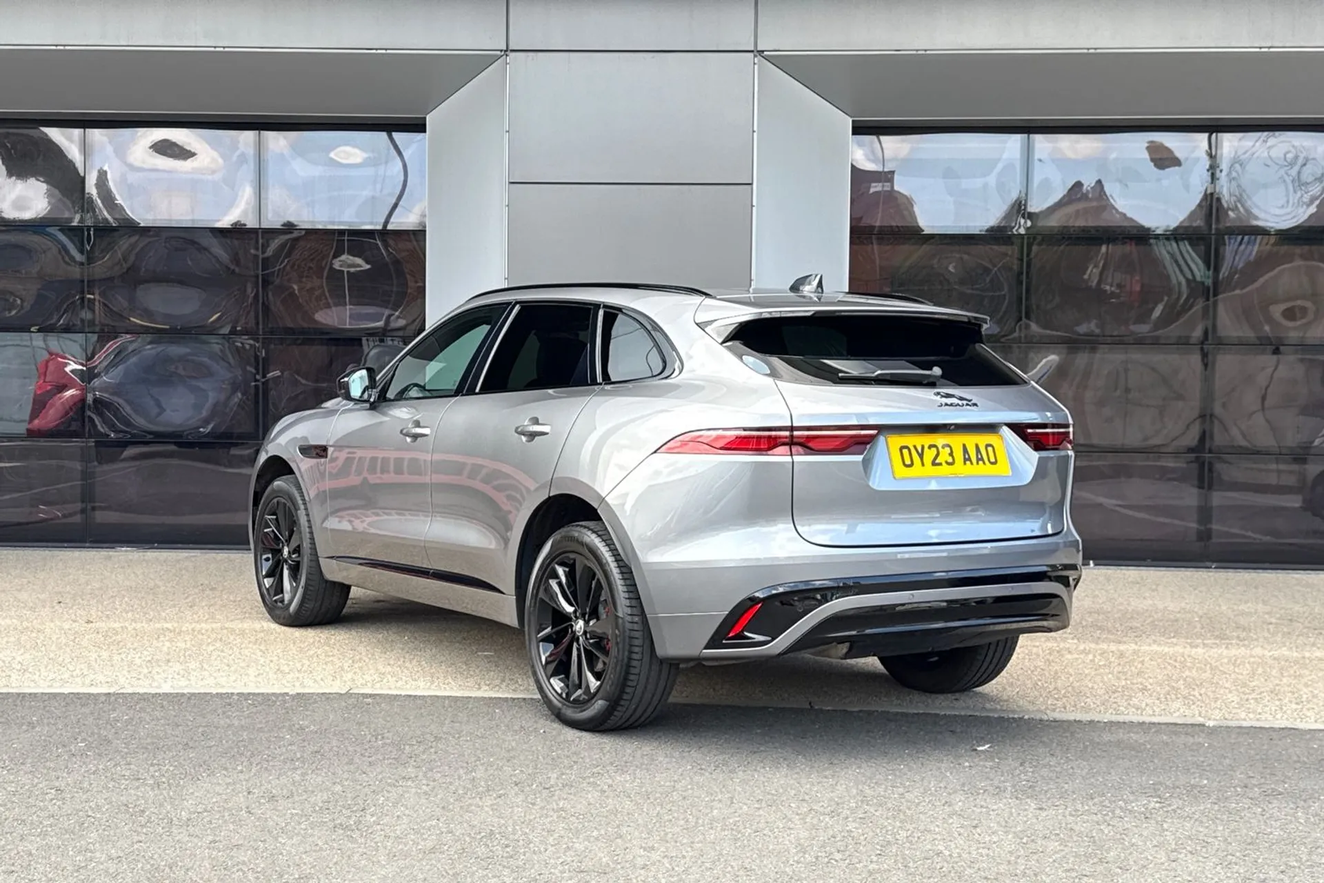 Jaguar F-PACE thumbnail image number 11