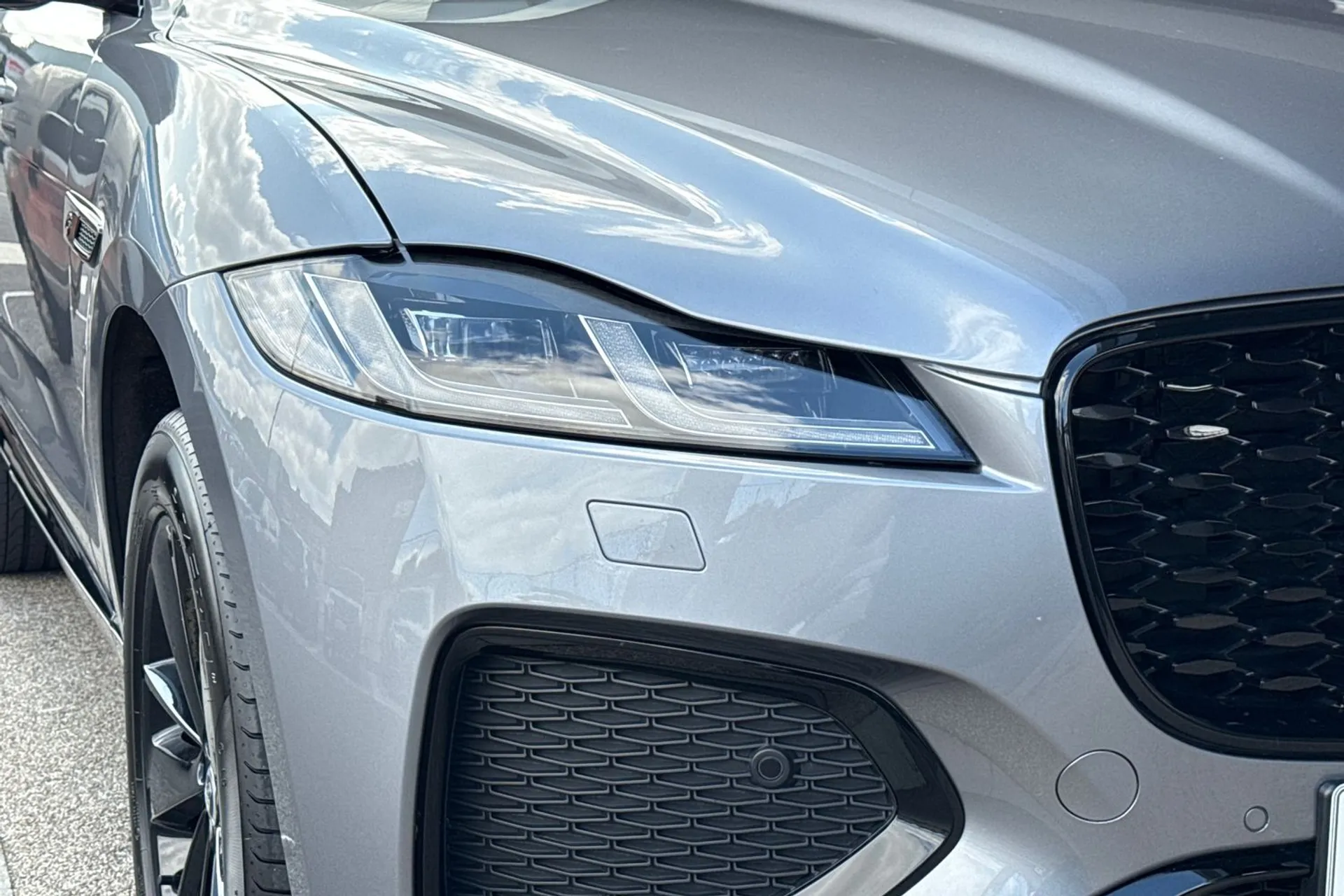 Jaguar F-PACE thumbnail image number 27