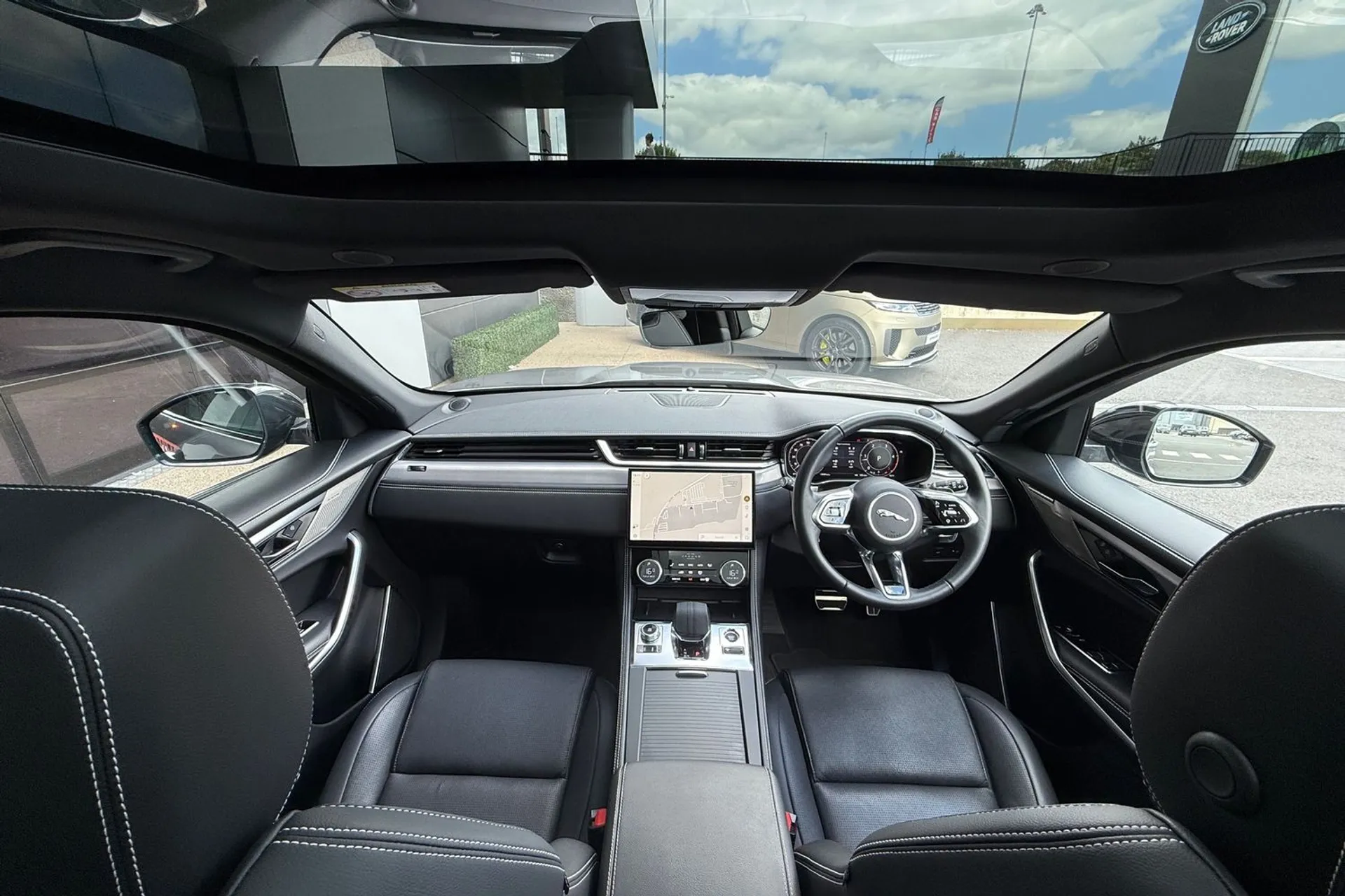 Jaguar F-PACE thumbnail image number 3