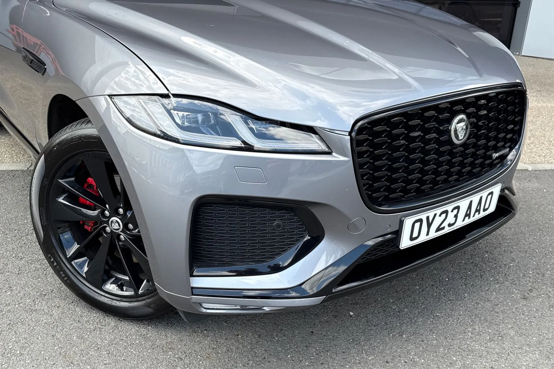 Jaguar F-PACE thumbnail image number 24