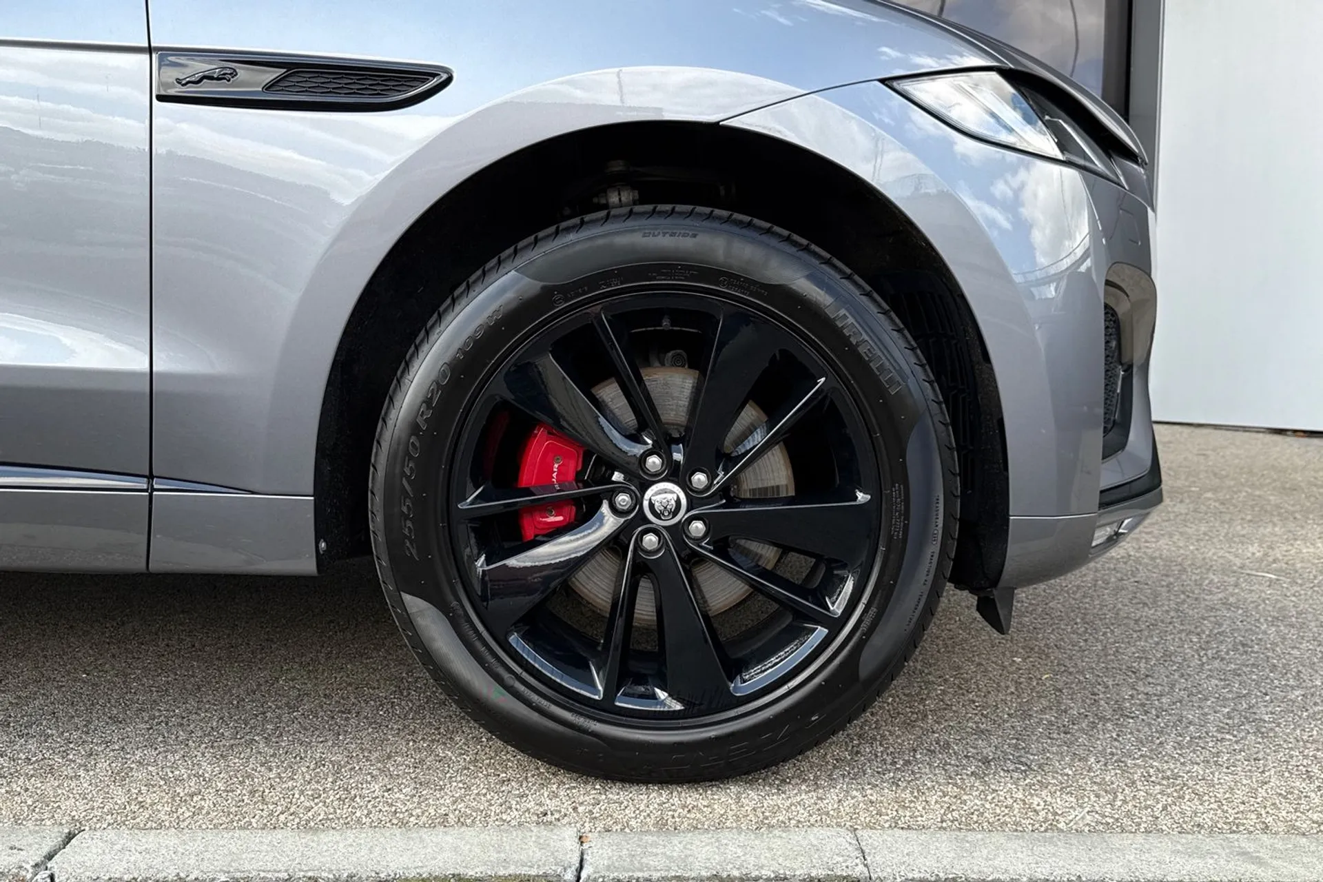 Jaguar F-PACE thumbnail image number 23
