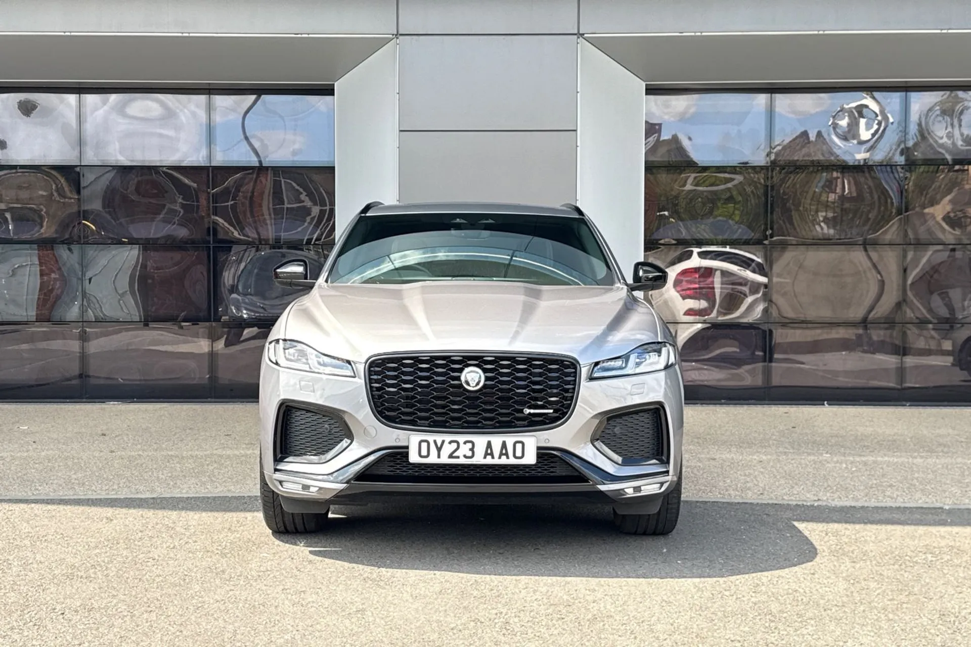 Jaguar F-PACE thumbnail image number 16